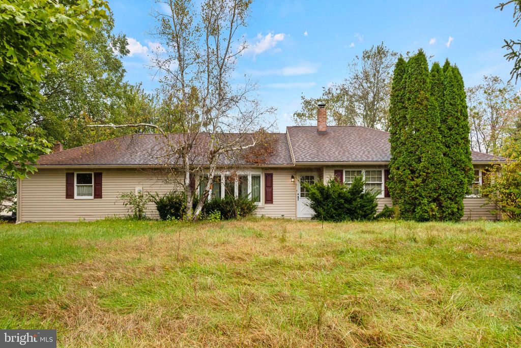 Photo of 79 N School House Road, THOMASVILLE, PA 17364 (MLS # PAYK2091864)