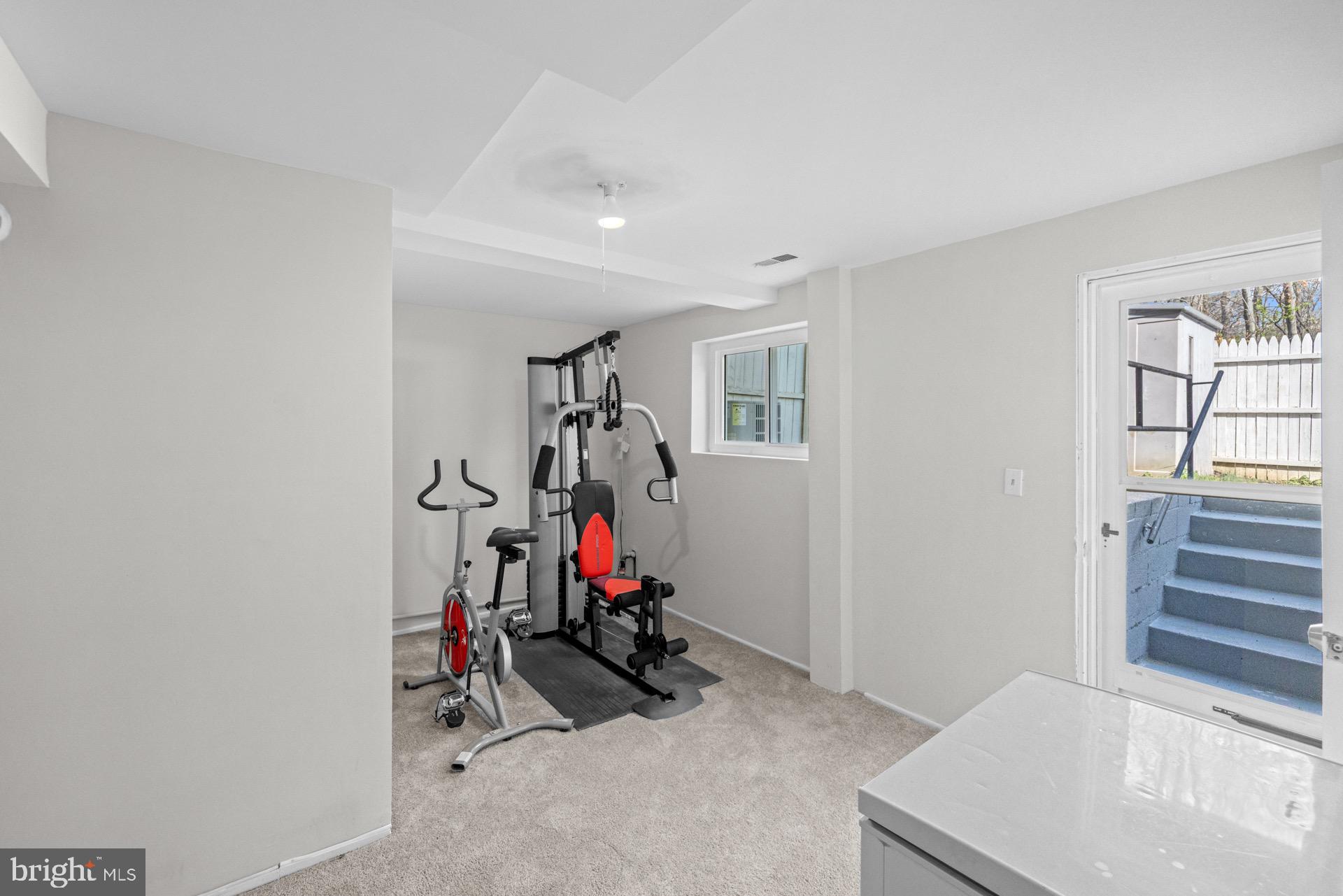 LAURELTON FOREST - Residential