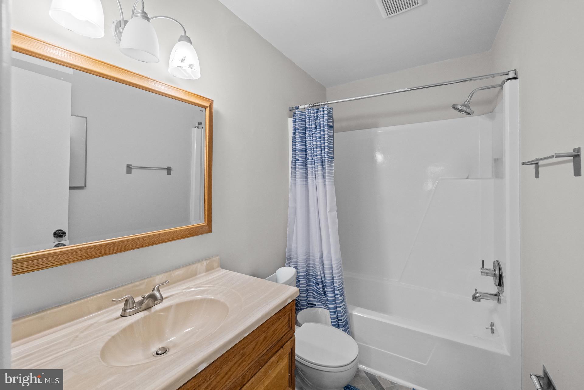 LAURELTON FOREST - Residential