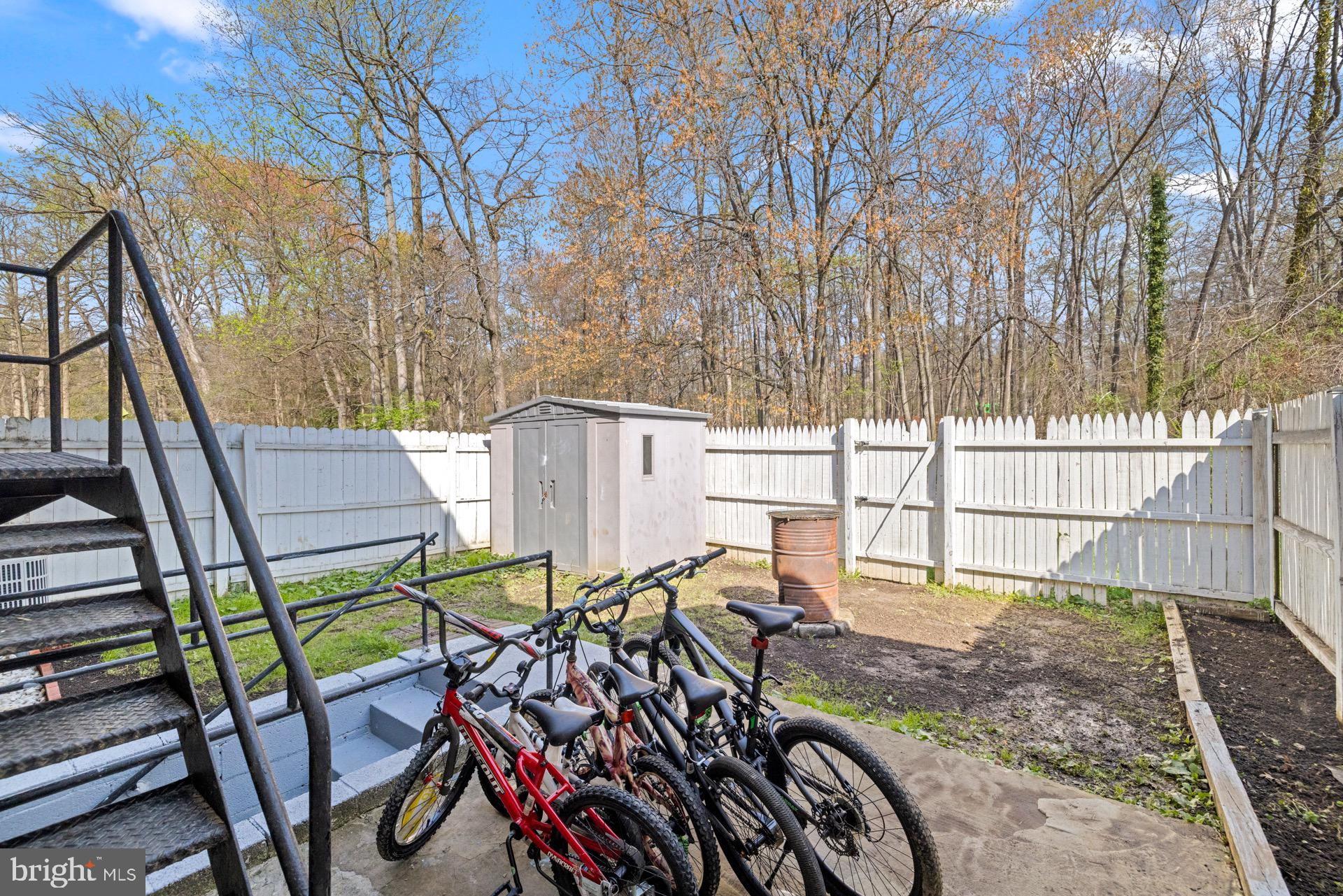 LAURELTON FOREST - Residential