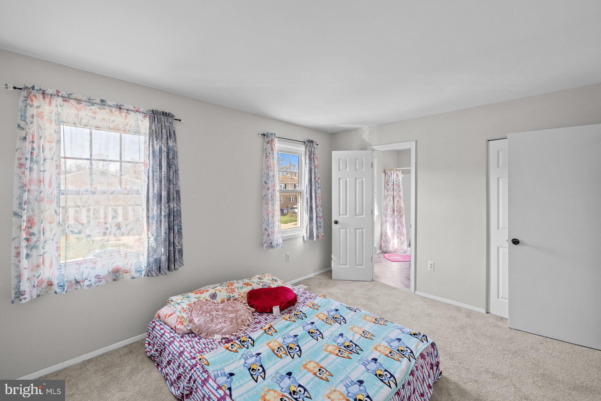 LAURELTON FOREST - Residential