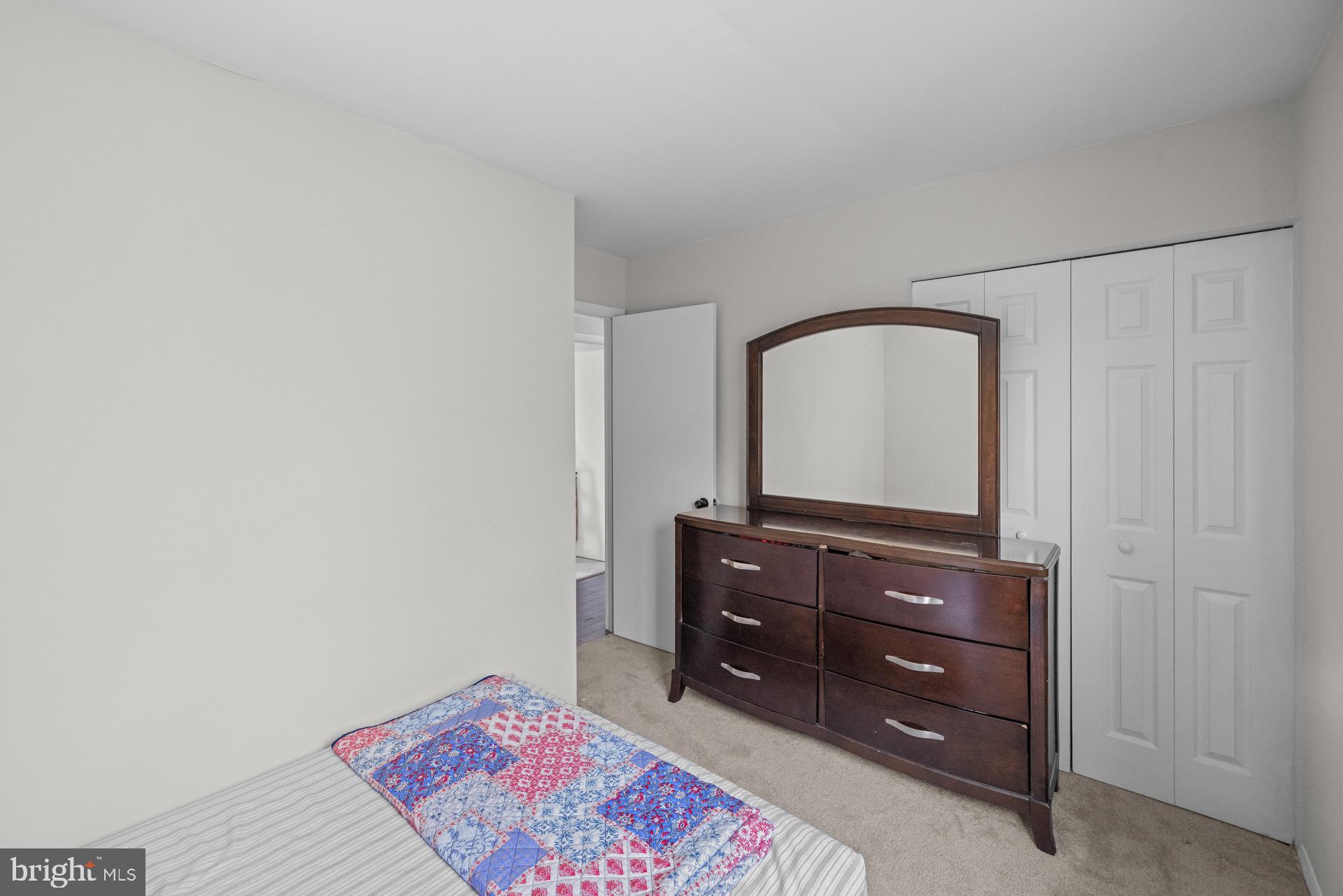 LAURELTON FOREST - Residential