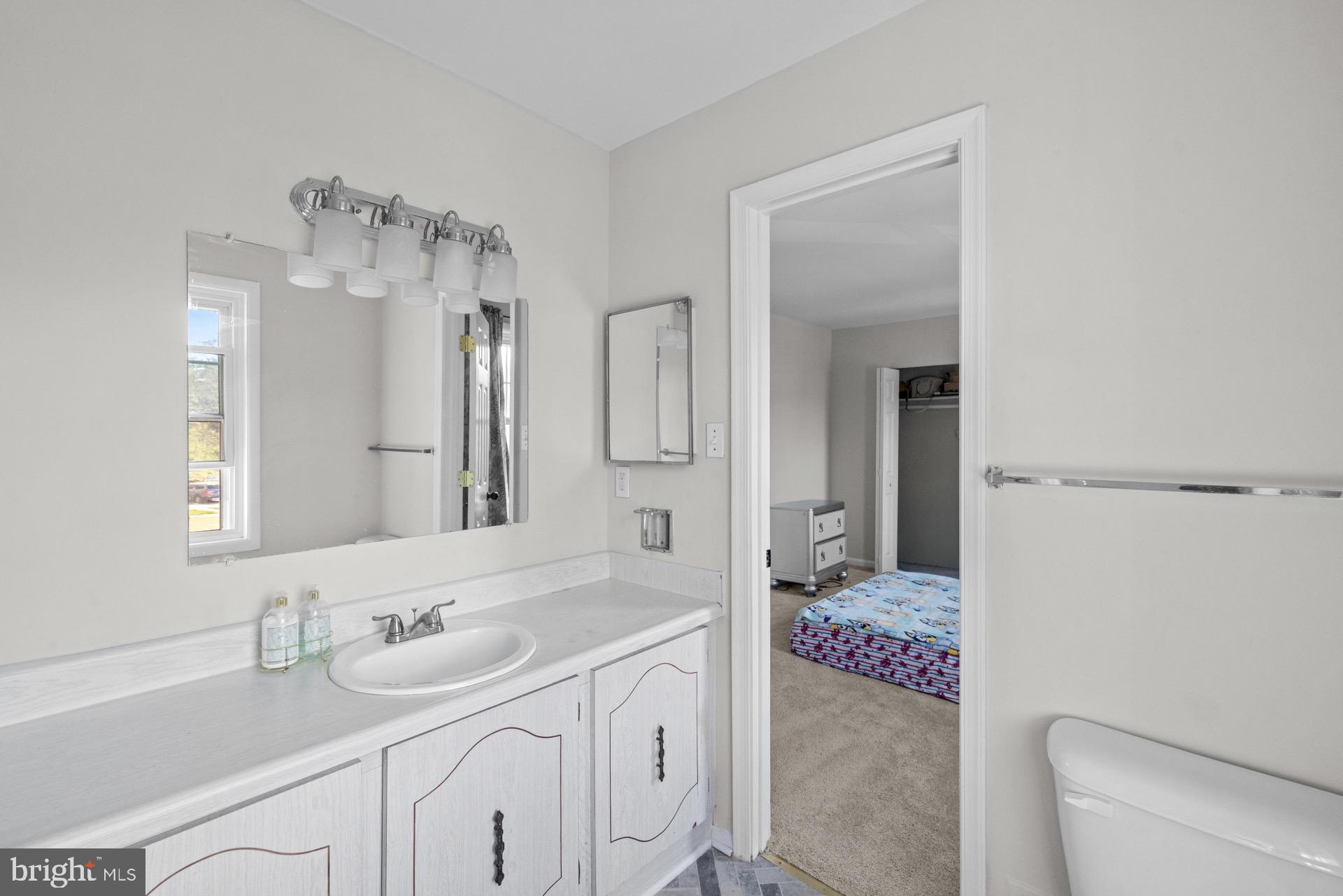 LAURELTON FOREST - Residential