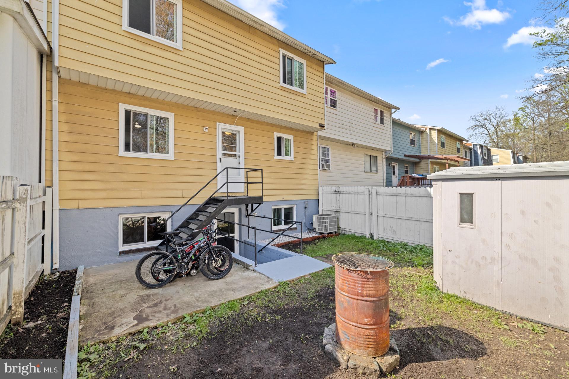 LAURELTON FOREST - Residential