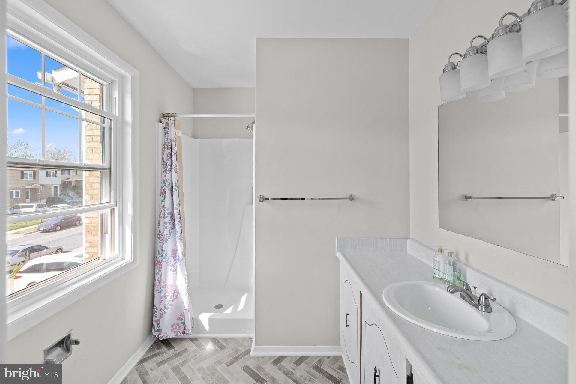 LAURELTON FOREST - Residential