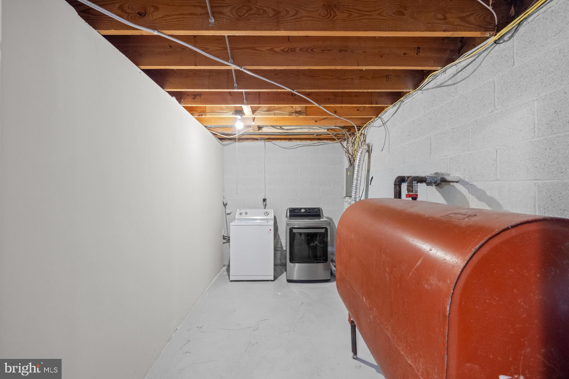 LAURELTON FOREST - Residential