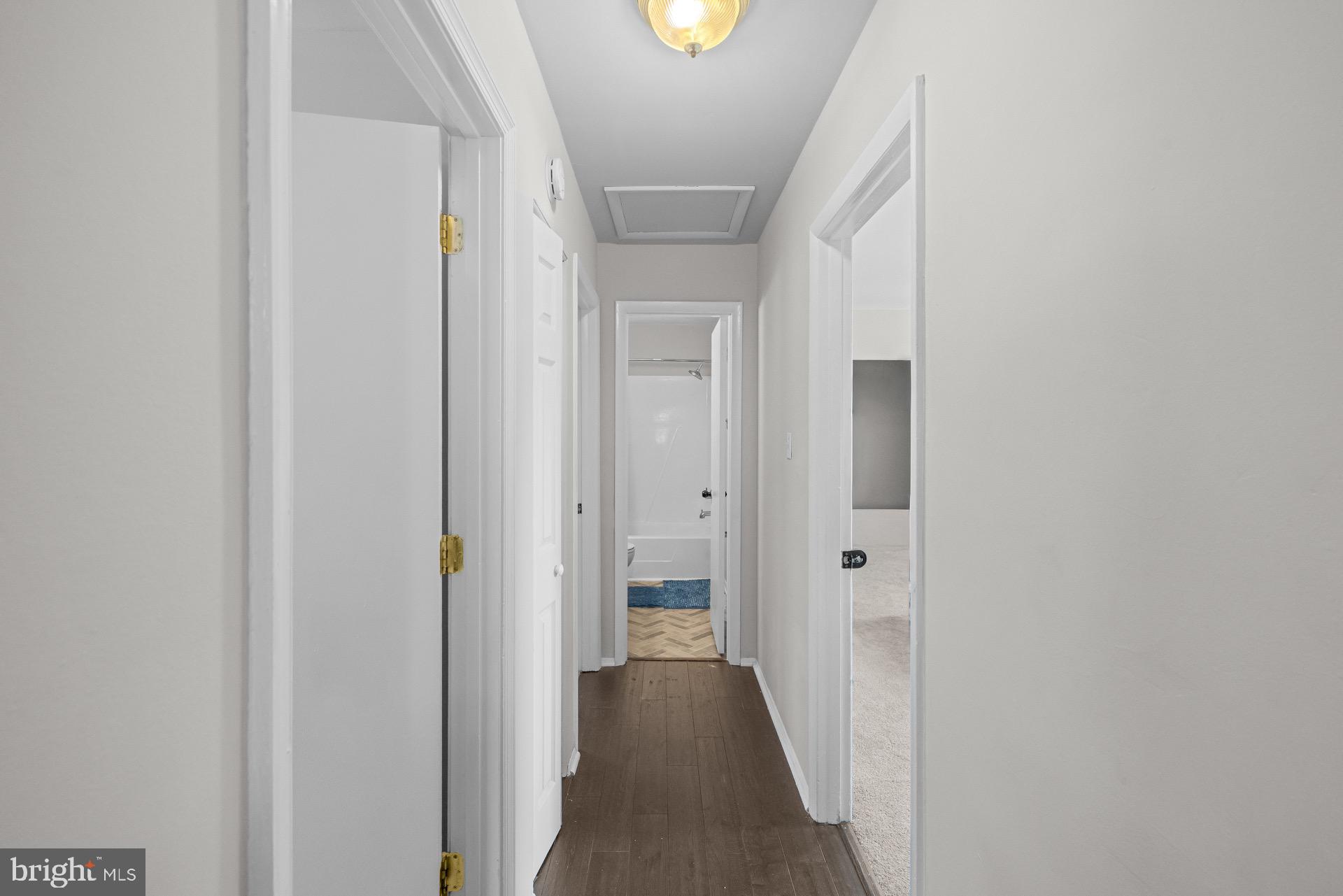 LAURELTON FOREST - Residential