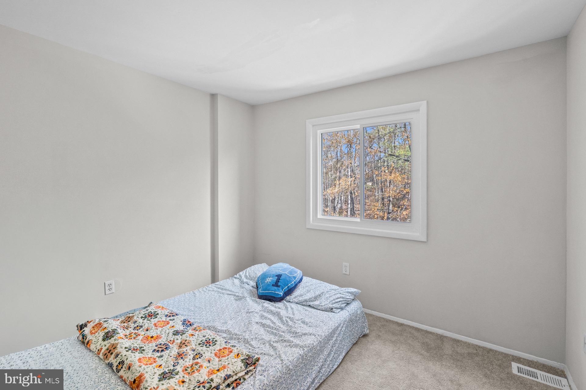 LAURELTON FOREST - Residential