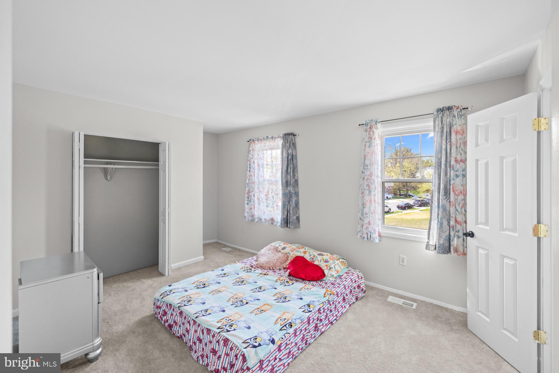 LAURELTON FOREST - Residential