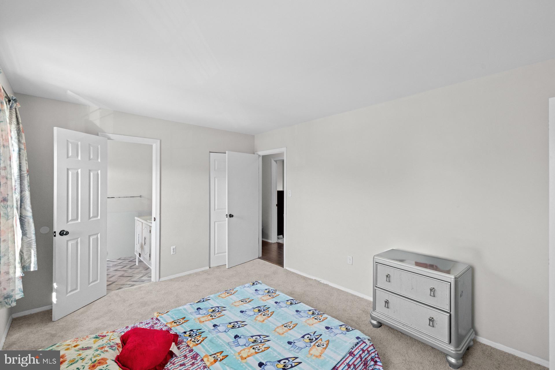 LAURELTON FOREST - Residential