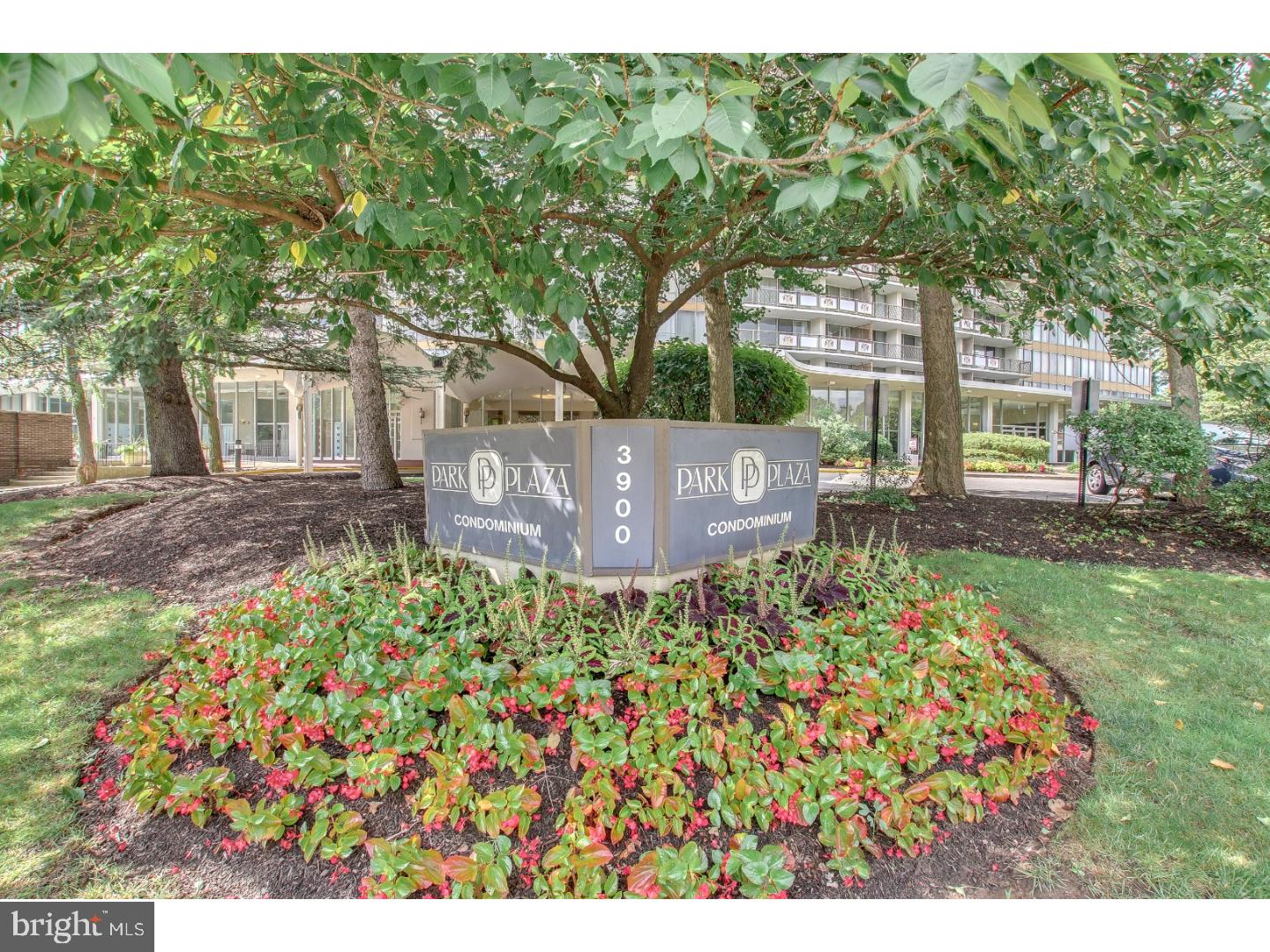 PARK PLAZA - Residential