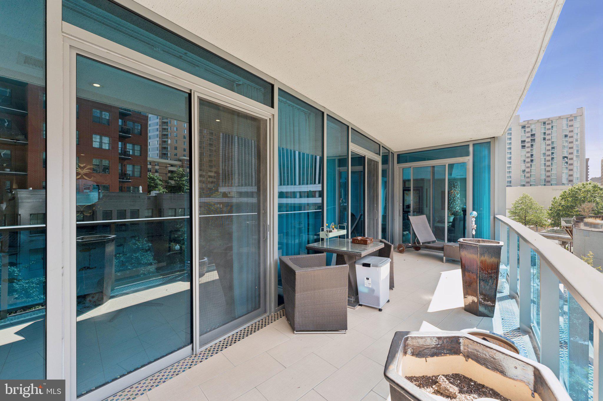 TURNBERRY TOWER - Residential