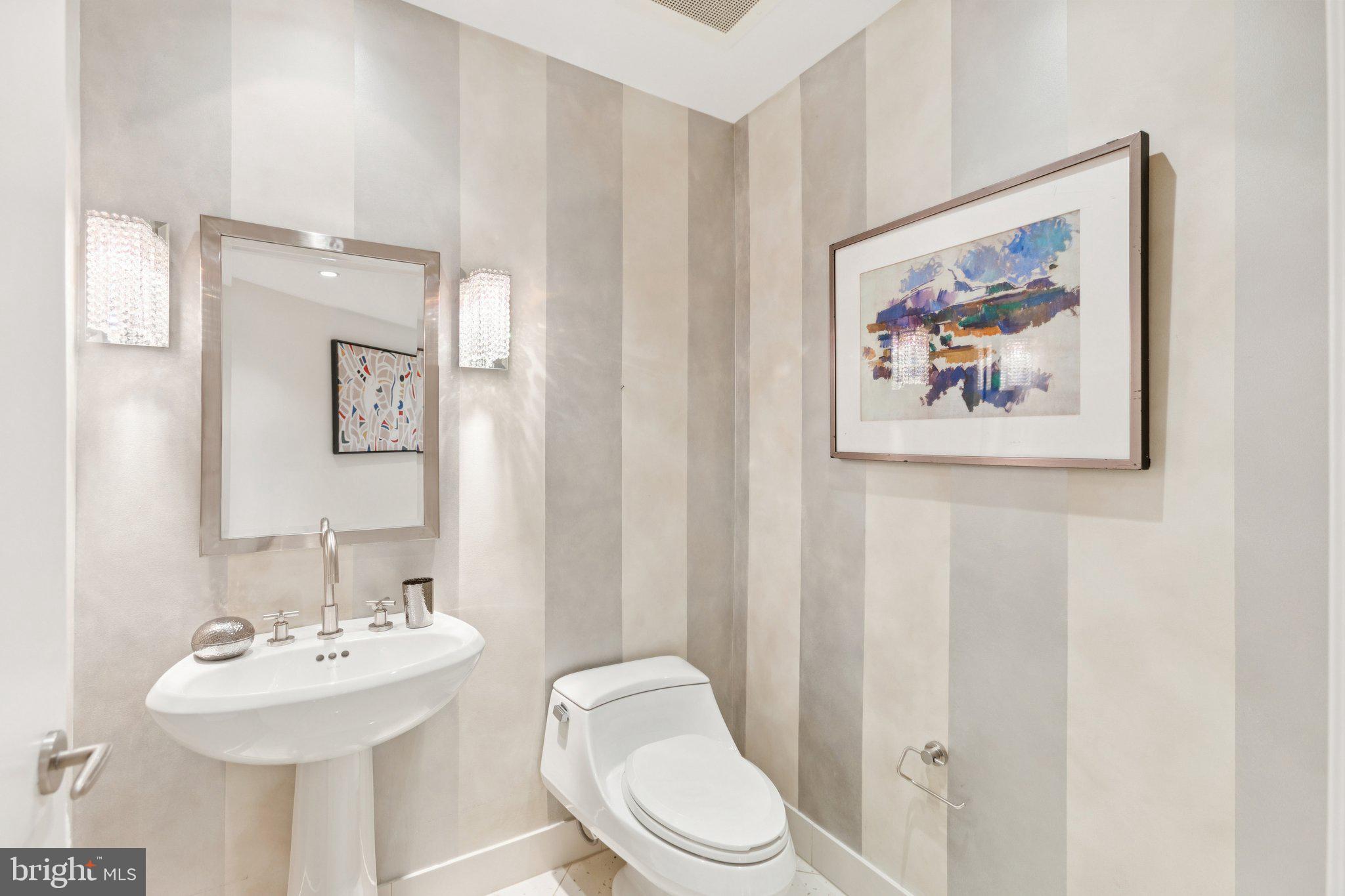 TURNBERRY TOWER - Residential