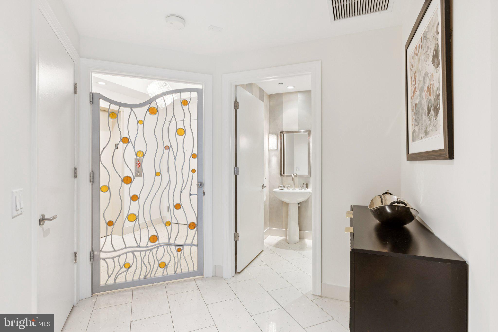 TURNBERRY TOWER - Residential