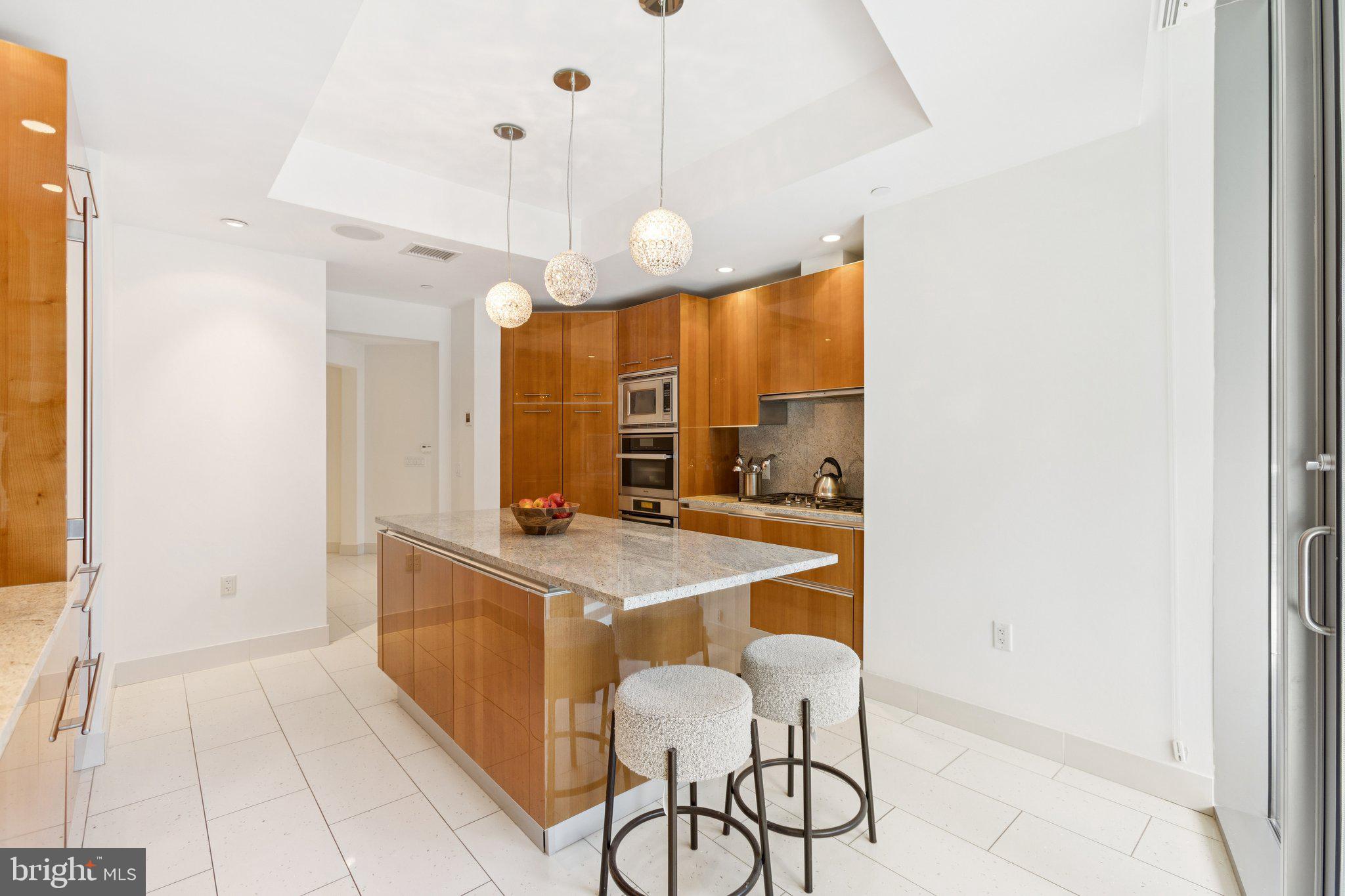 TURNBERRY TOWER - Residential