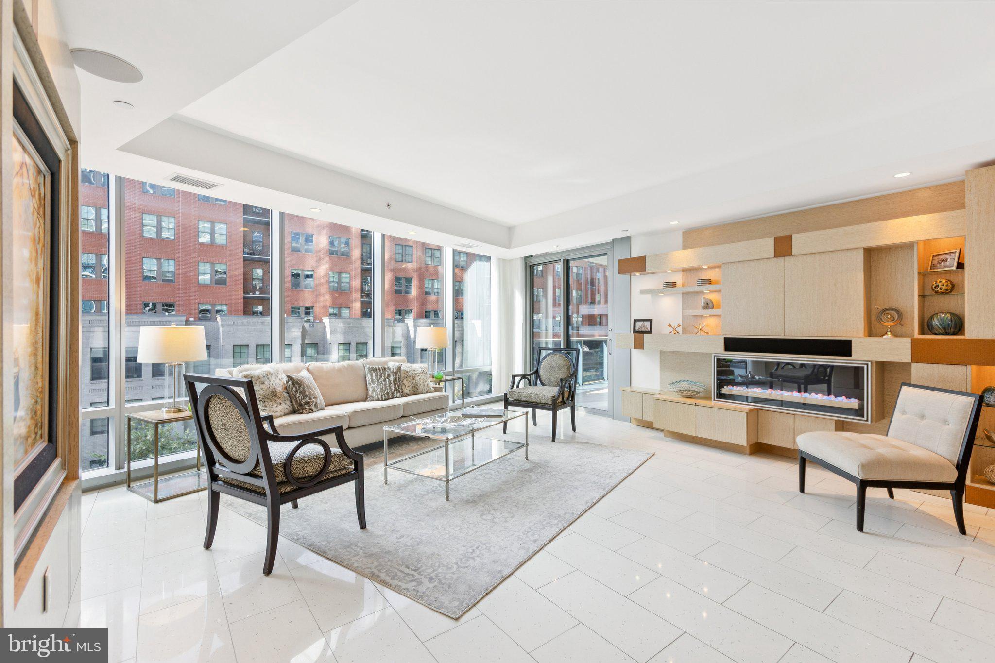 TURNBERRY TOWER - Residential