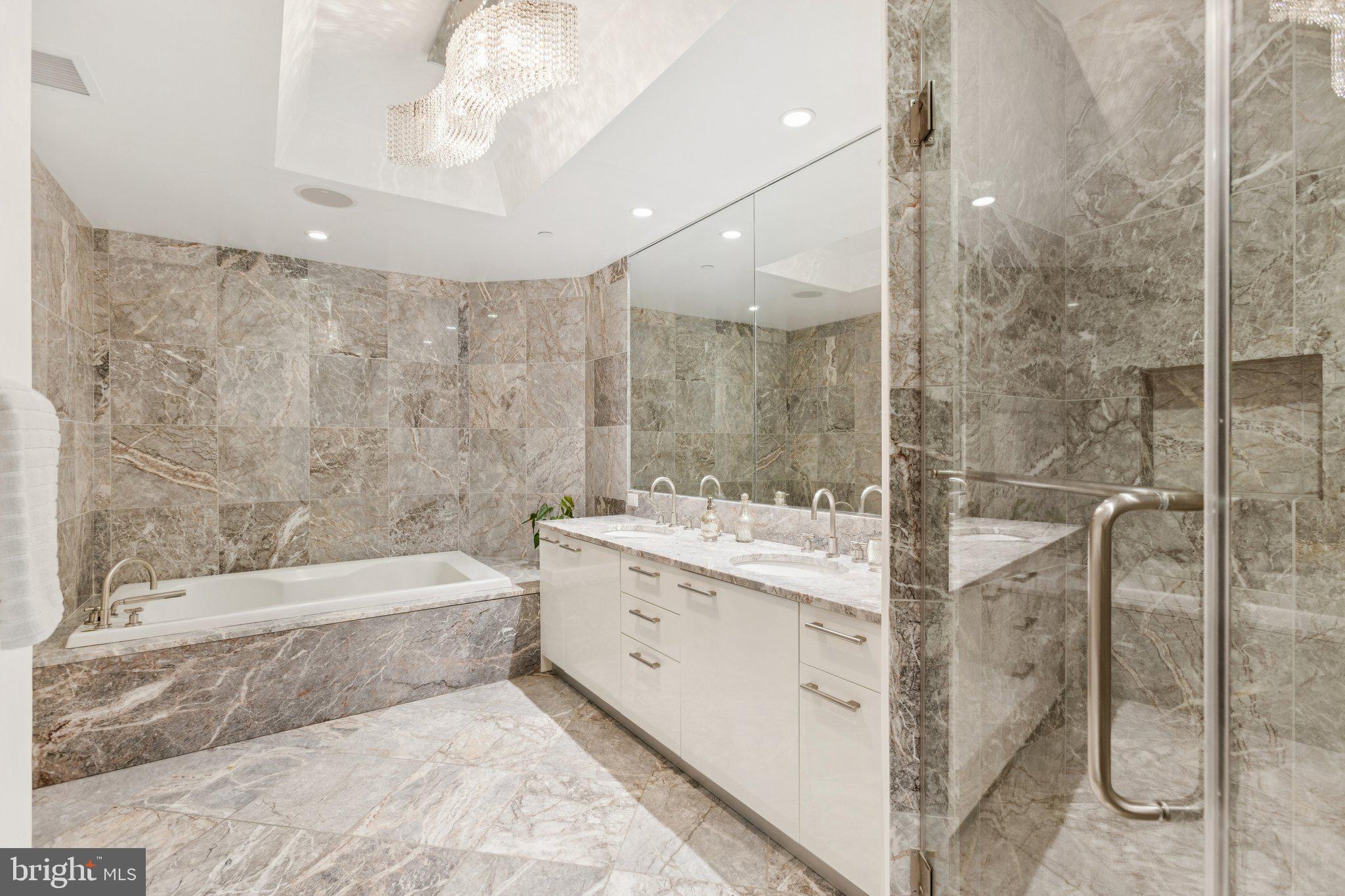 TURNBERRY TOWER - Residential