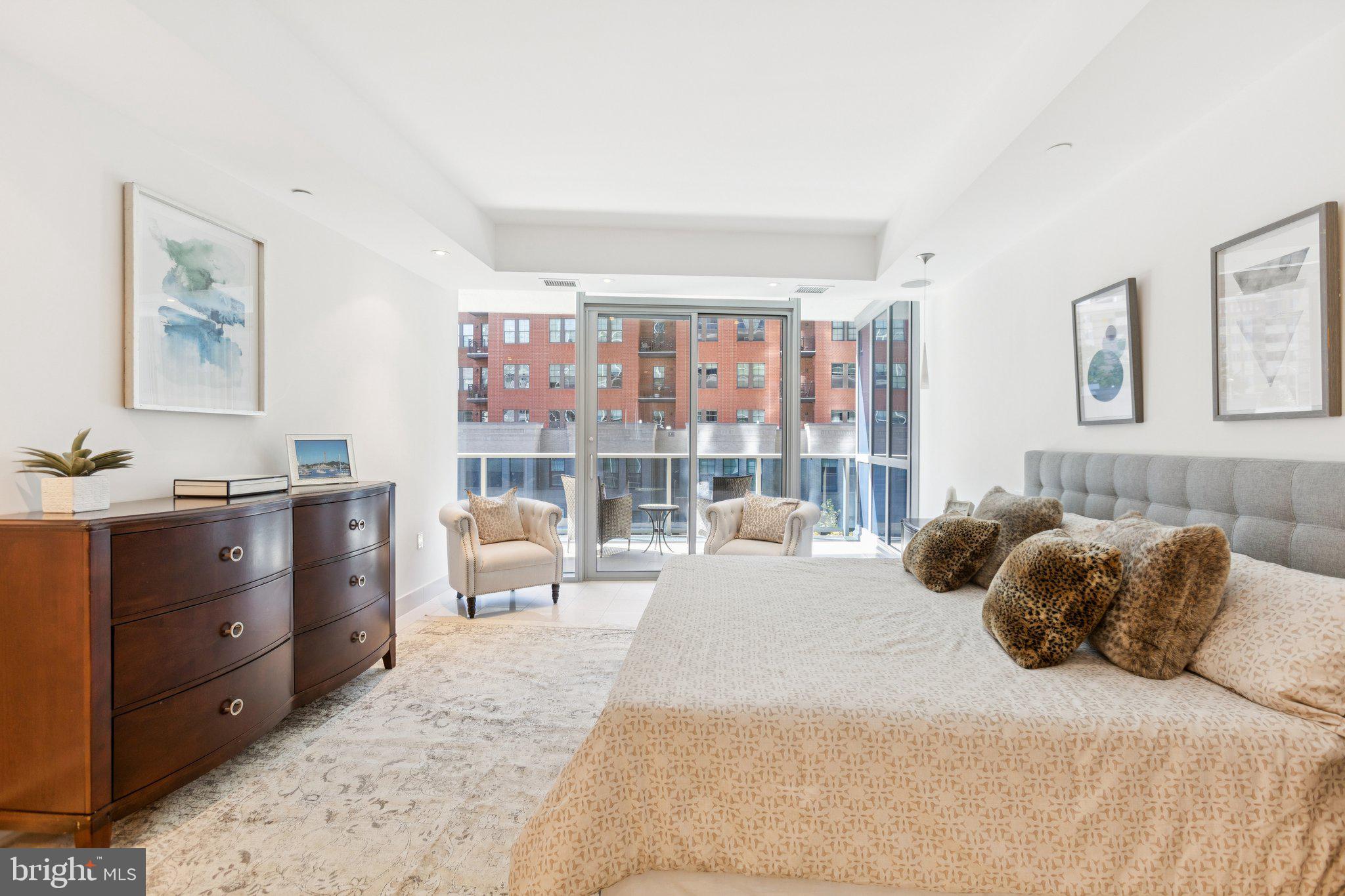 TURNBERRY TOWER - Residential