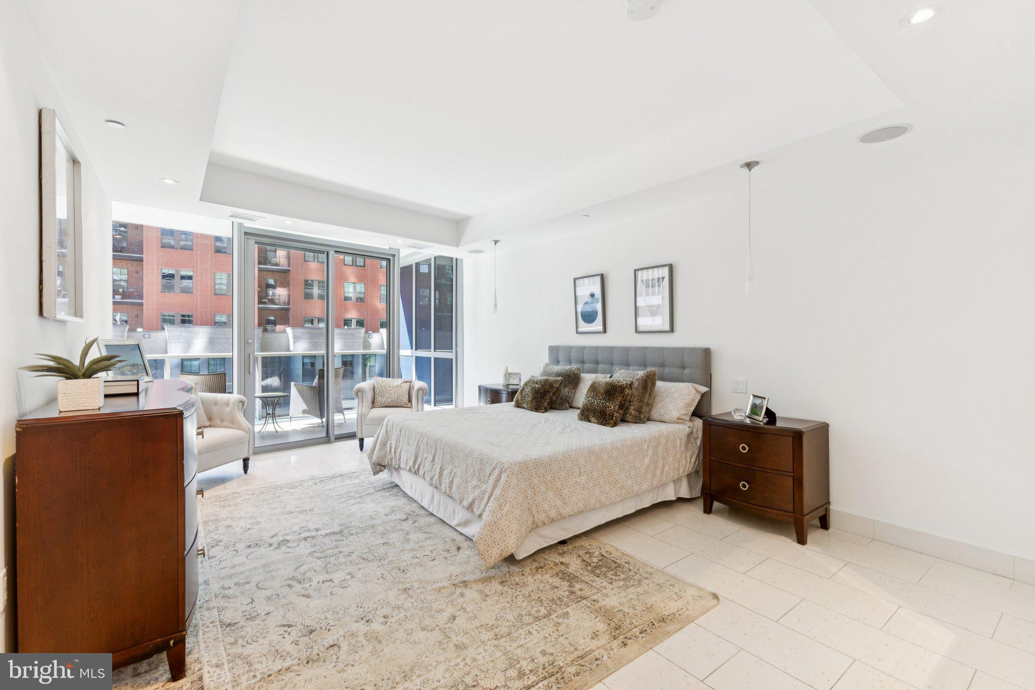 TURNBERRY TOWER - Residential