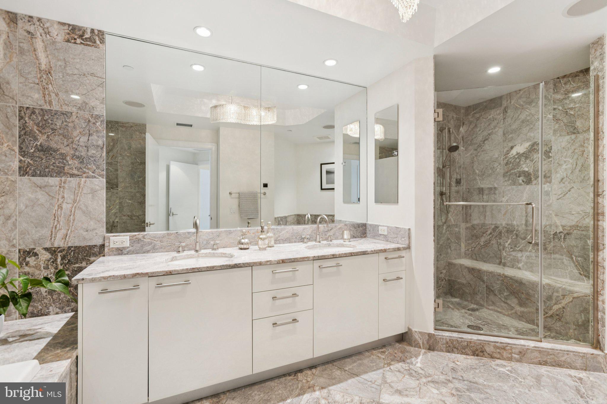 TURNBERRY TOWER - Residential