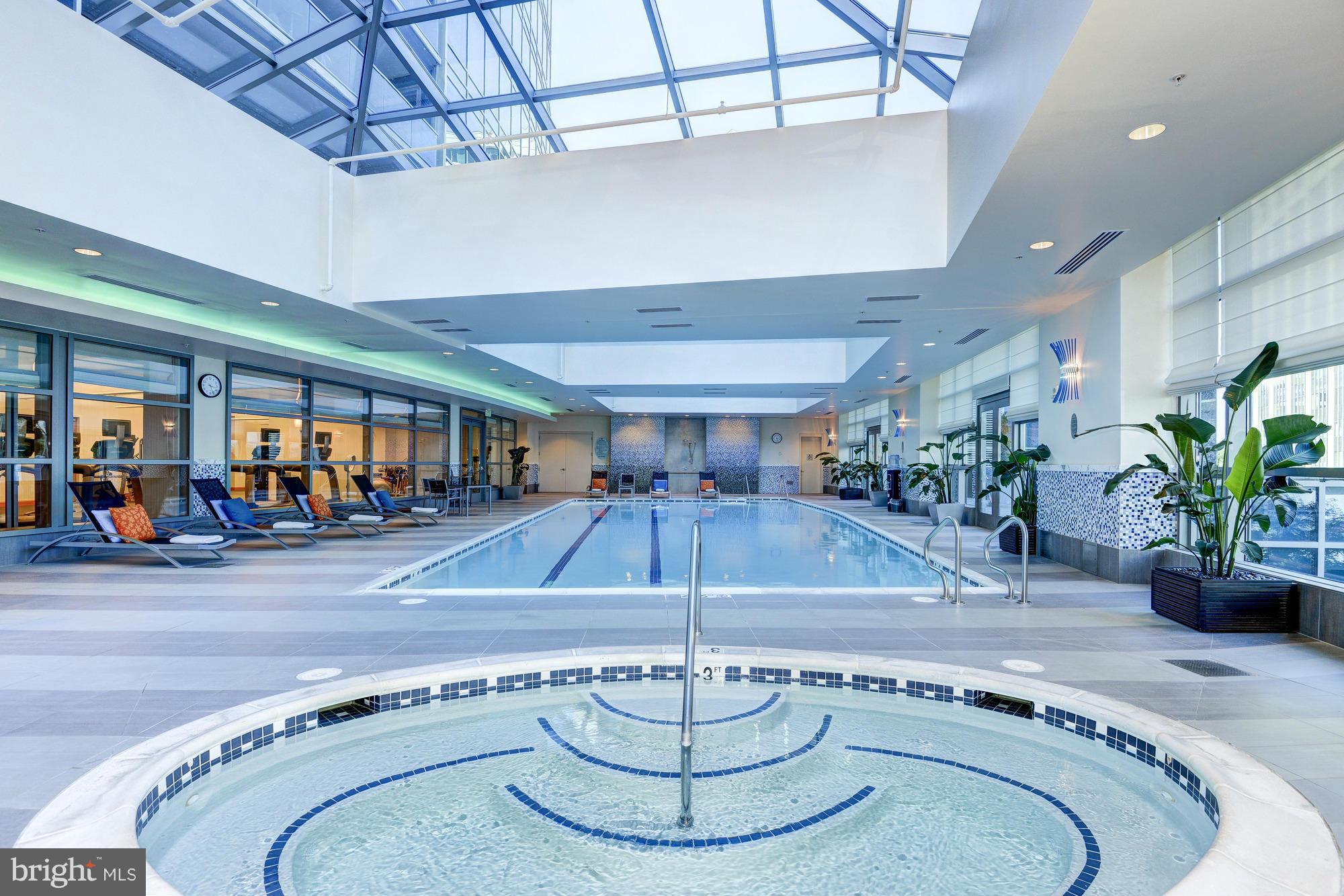 TURNBERRY TOWER - Residential