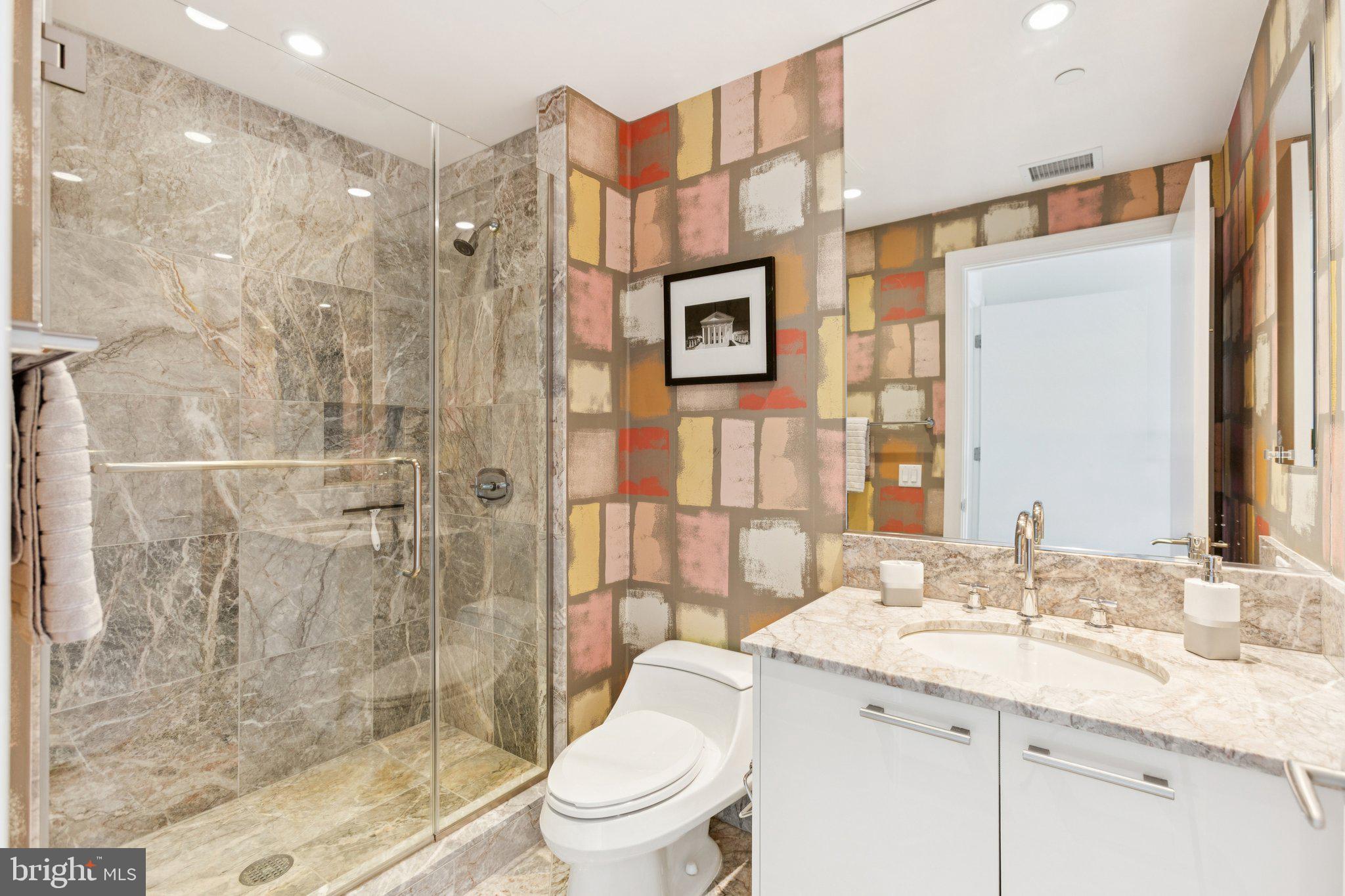 TURNBERRY TOWER - Residential