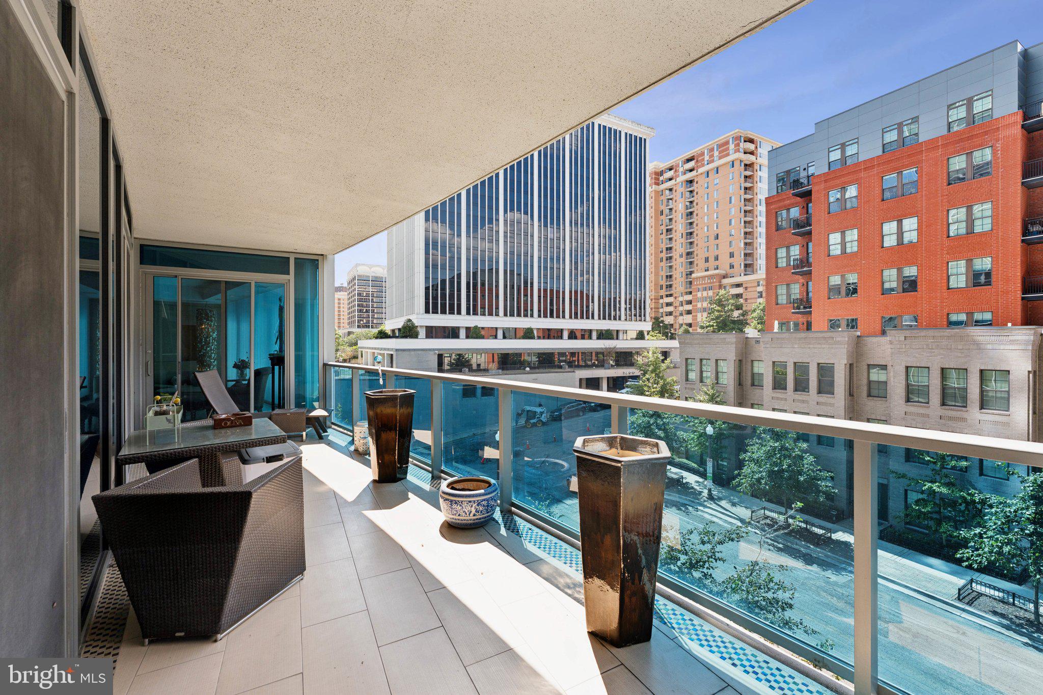 TURNBERRY TOWER - Residential