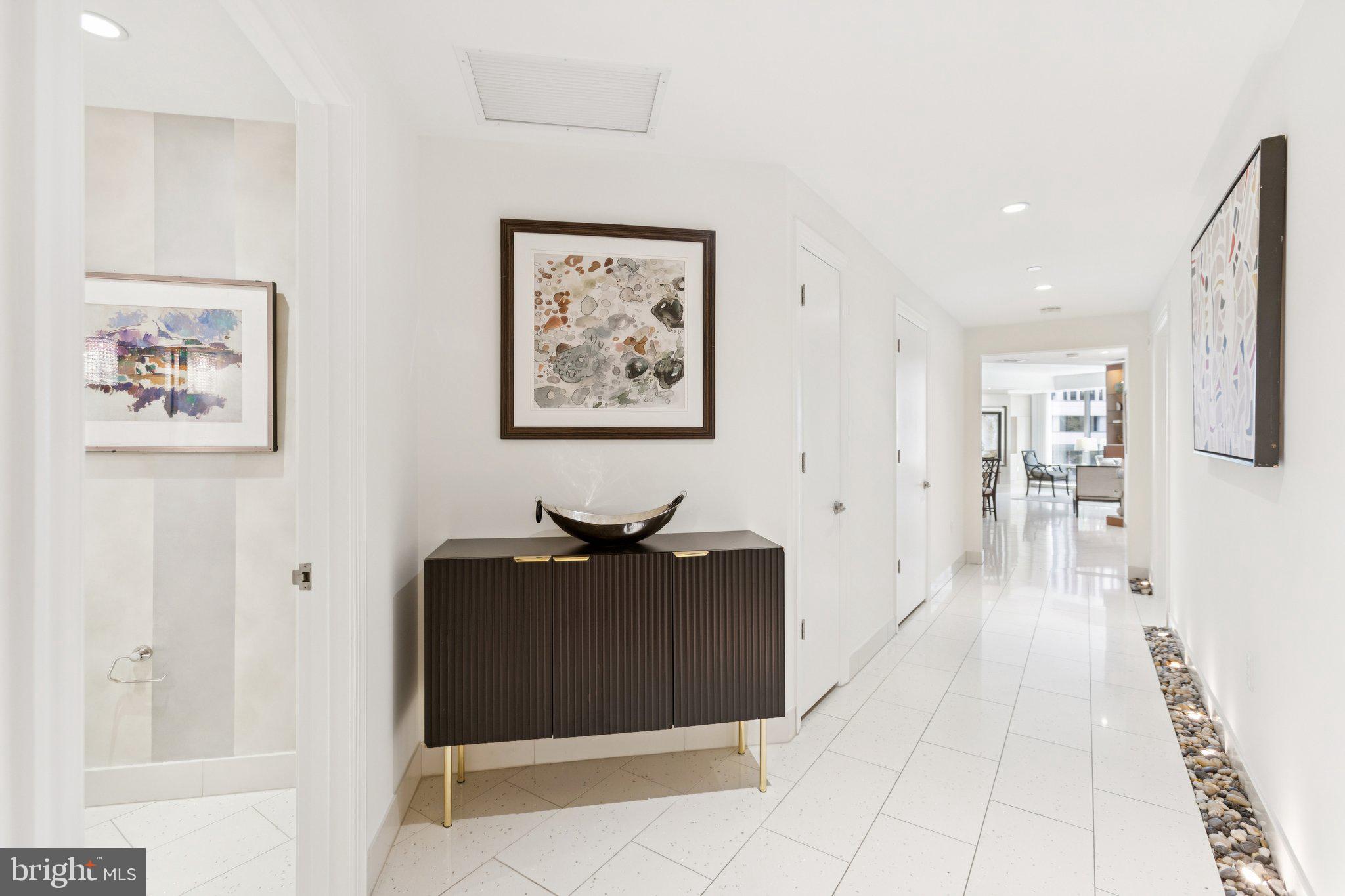 TURNBERRY TOWER - Residential