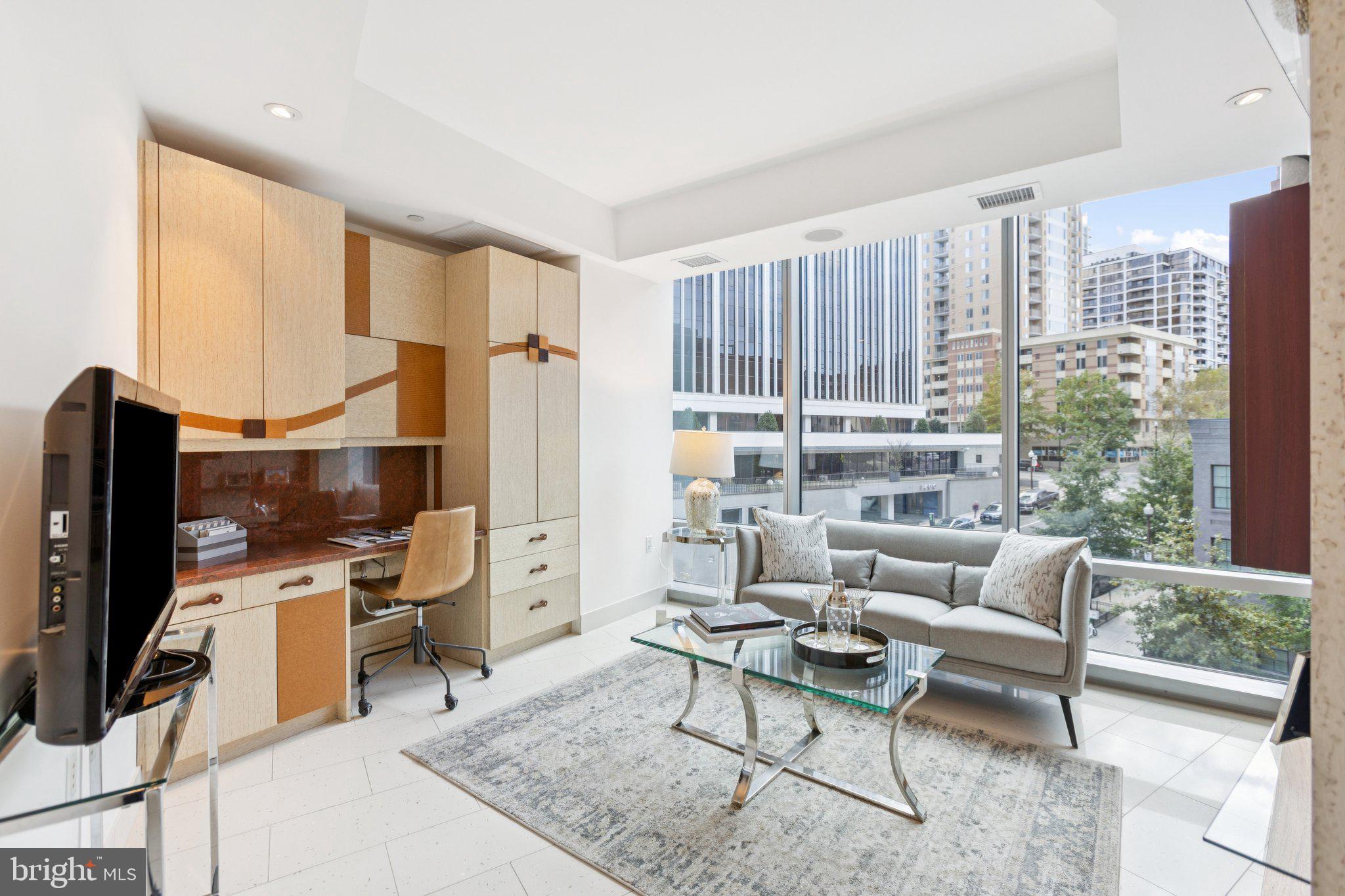 TURNBERRY TOWER - Residential