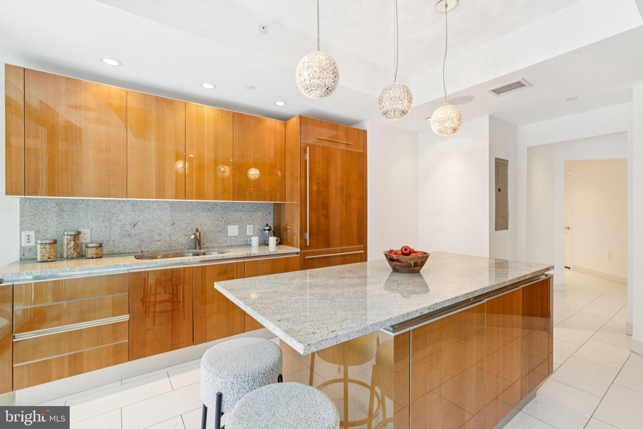 TURNBERRY TOWER - Residential