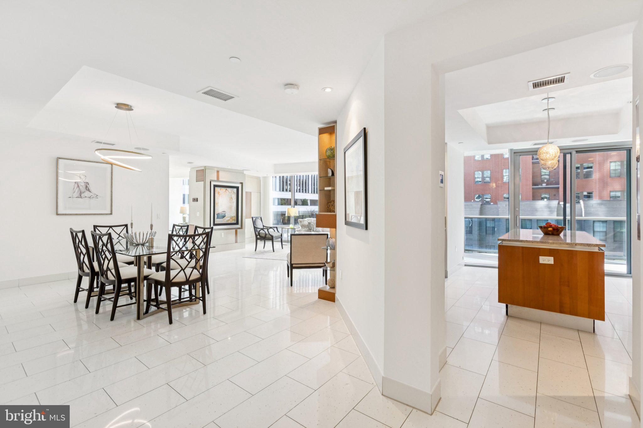 TURNBERRY TOWER - Residential