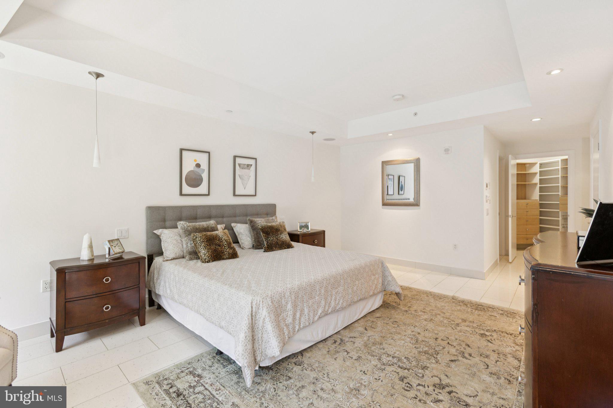 TURNBERRY TOWER - Residential