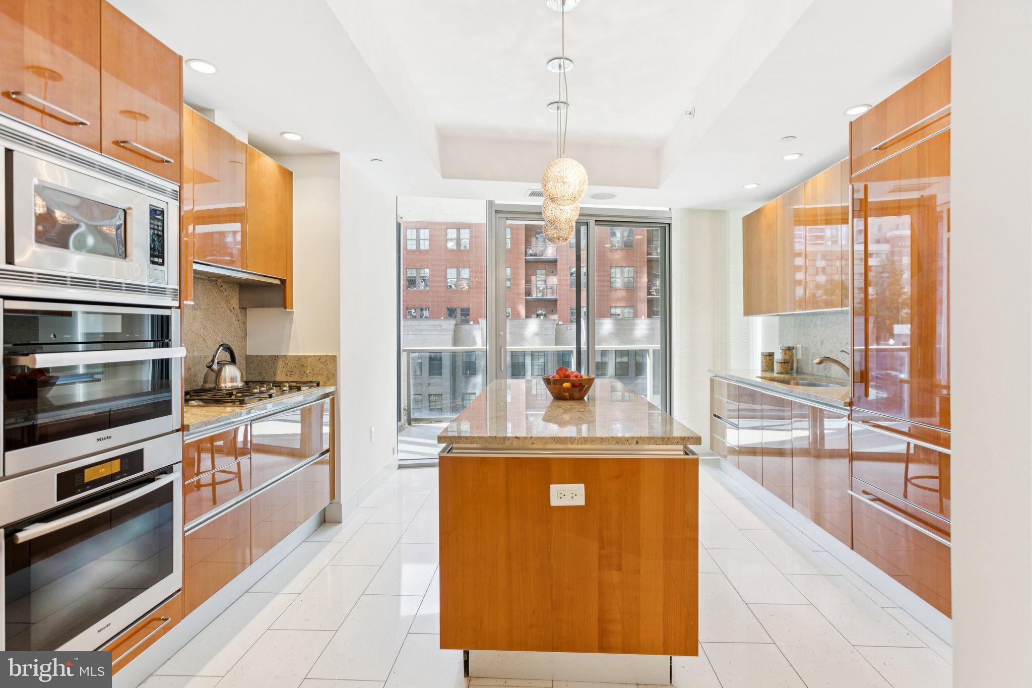 TURNBERRY TOWER - Residential