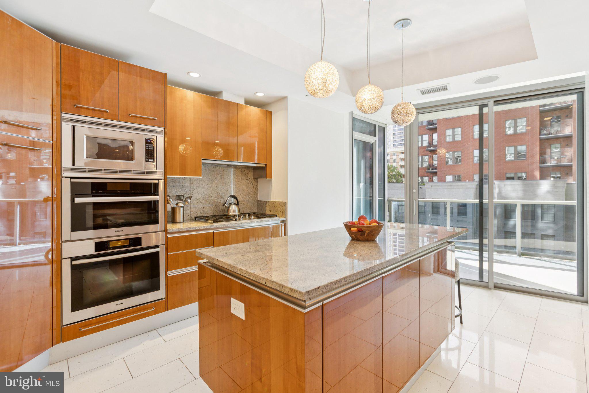 TURNBERRY TOWER - Residential