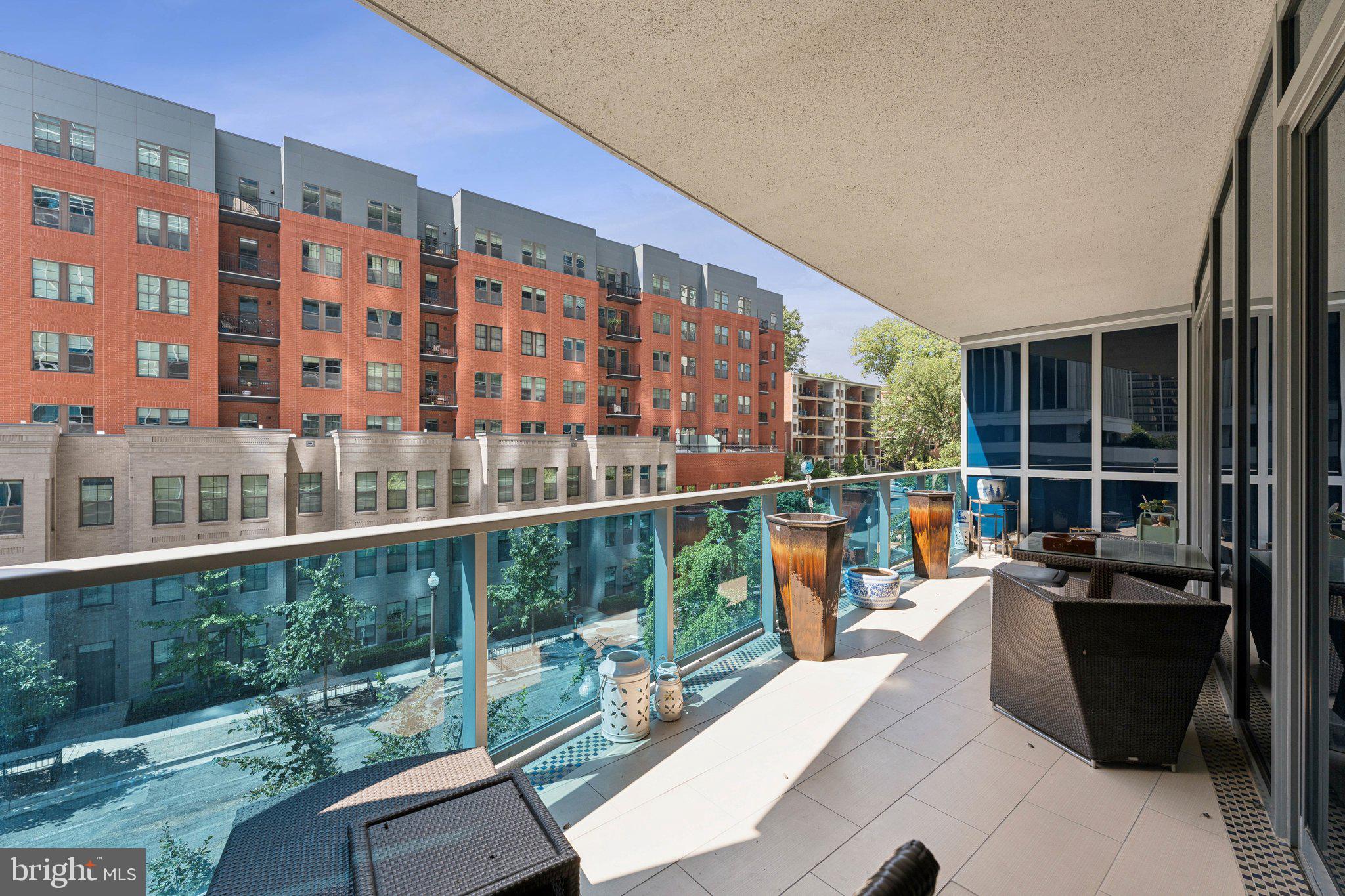 TURNBERRY TOWER - Residential