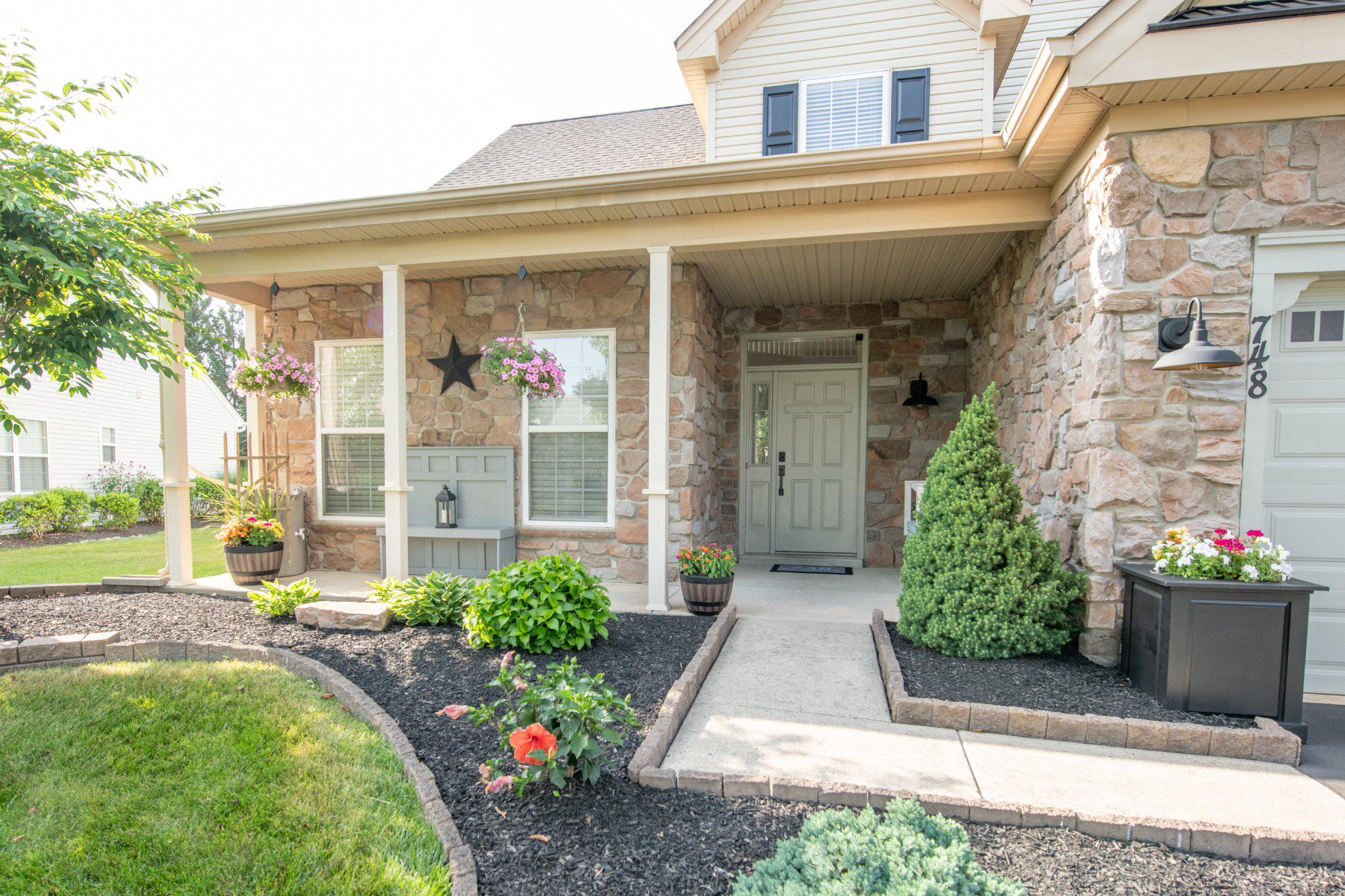 748 S SETTLERS CIRCLE