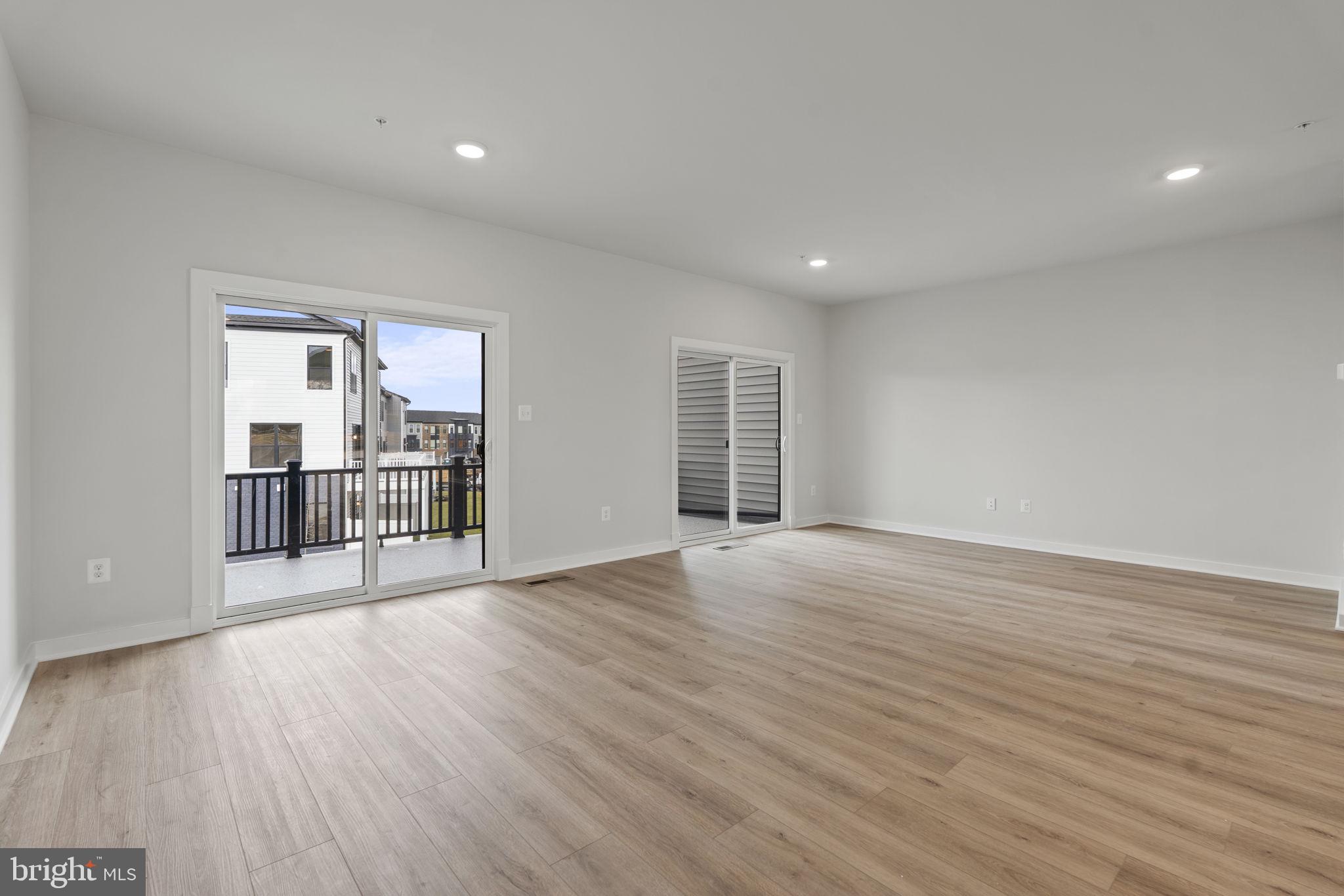 SOUTHLAKE - Residential