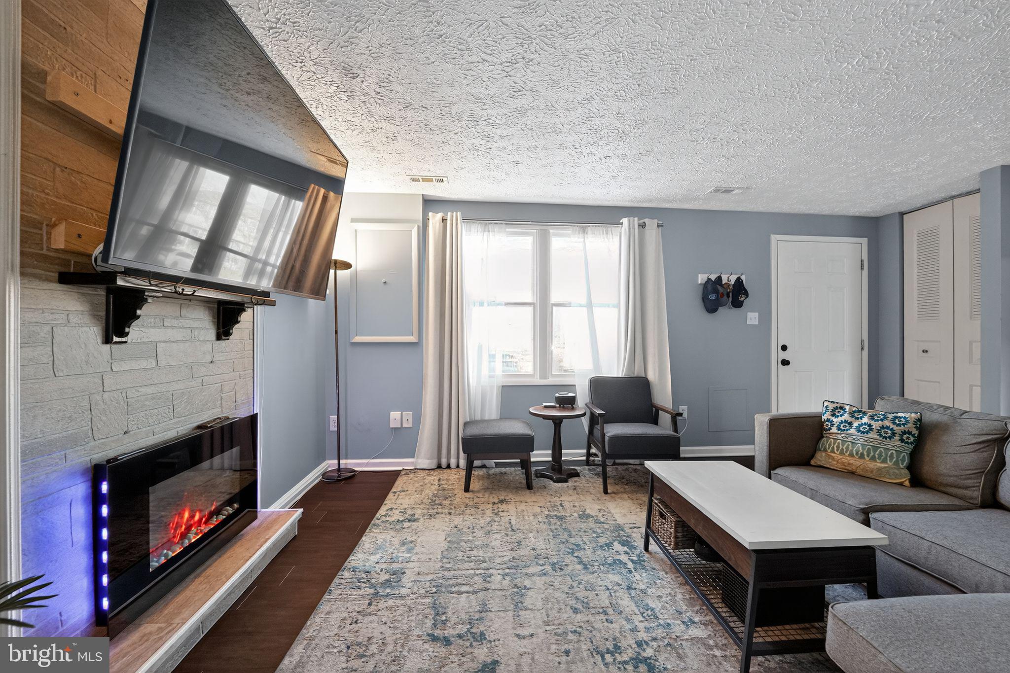 213 DEERVALLEY DRIVE