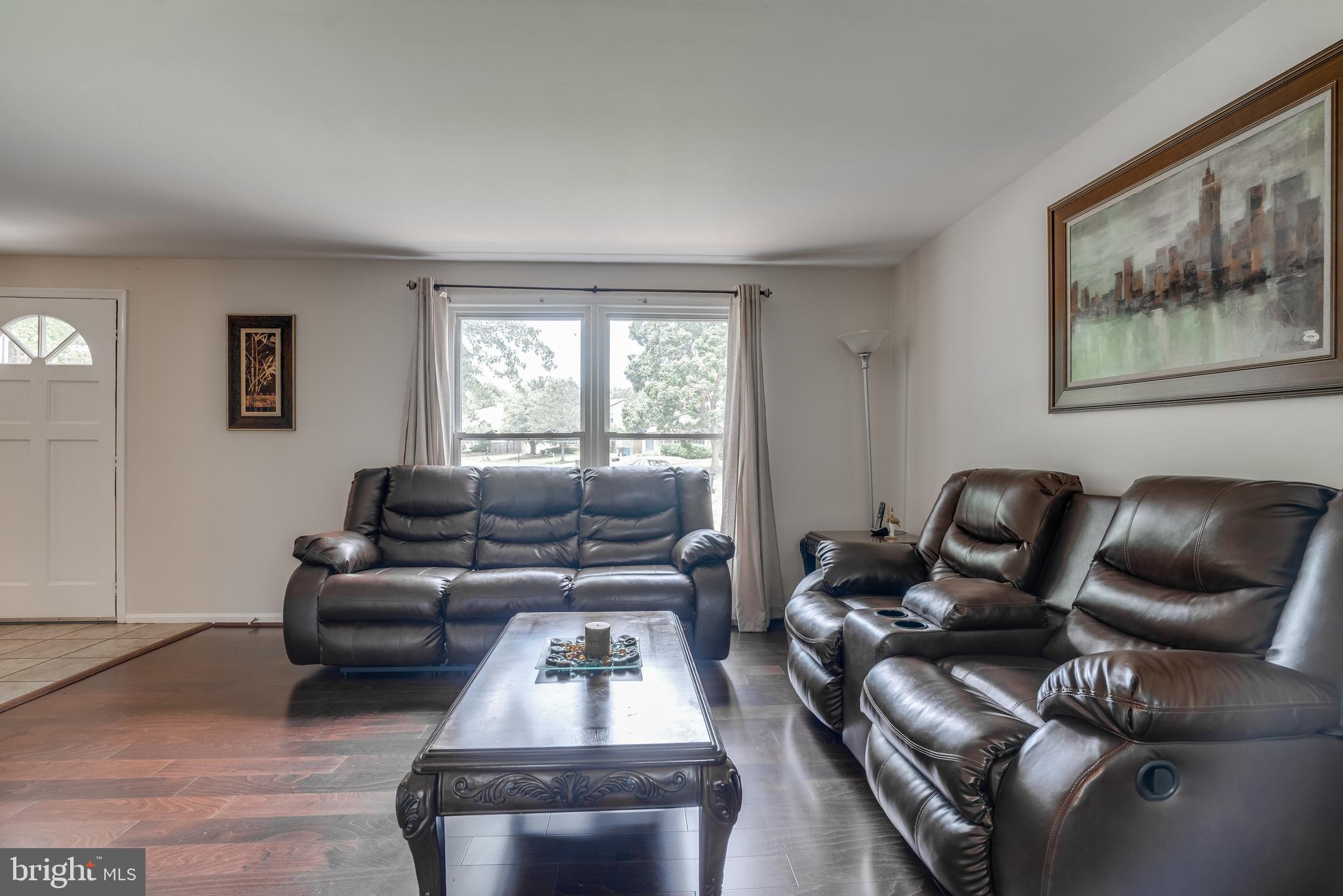 KINGSTON CHASE - Residential