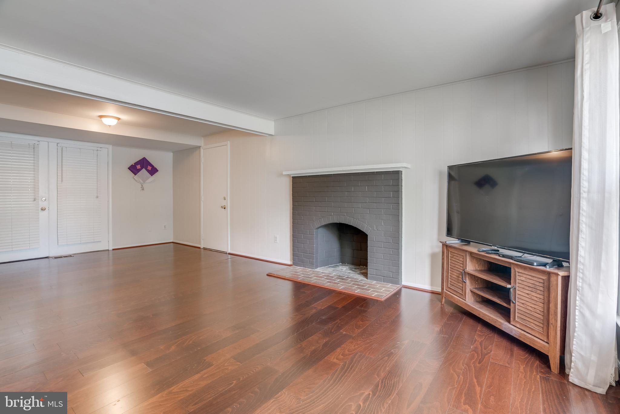 KINGSTON CHASE - Residential