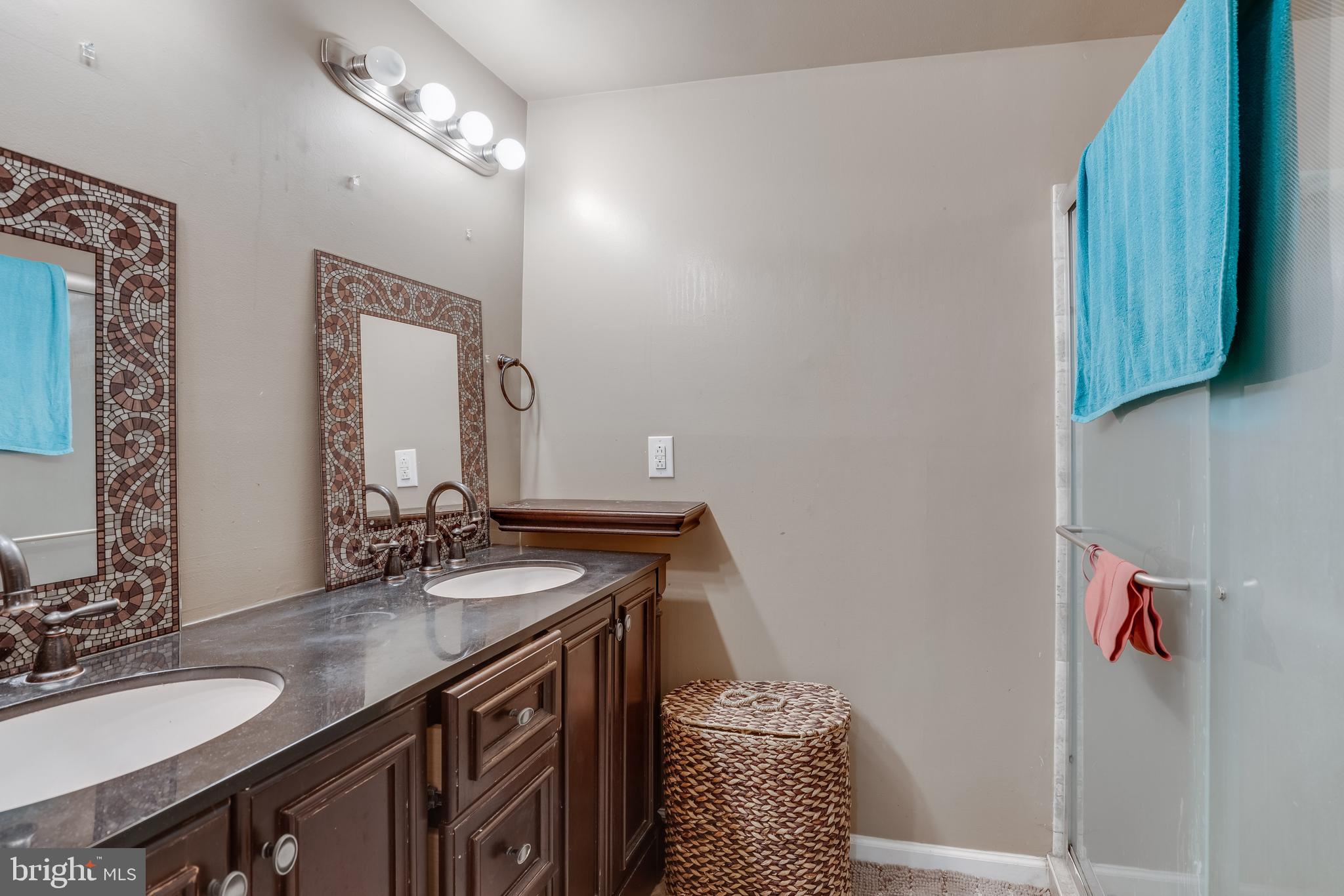 KINGSTON CHASE - Residential