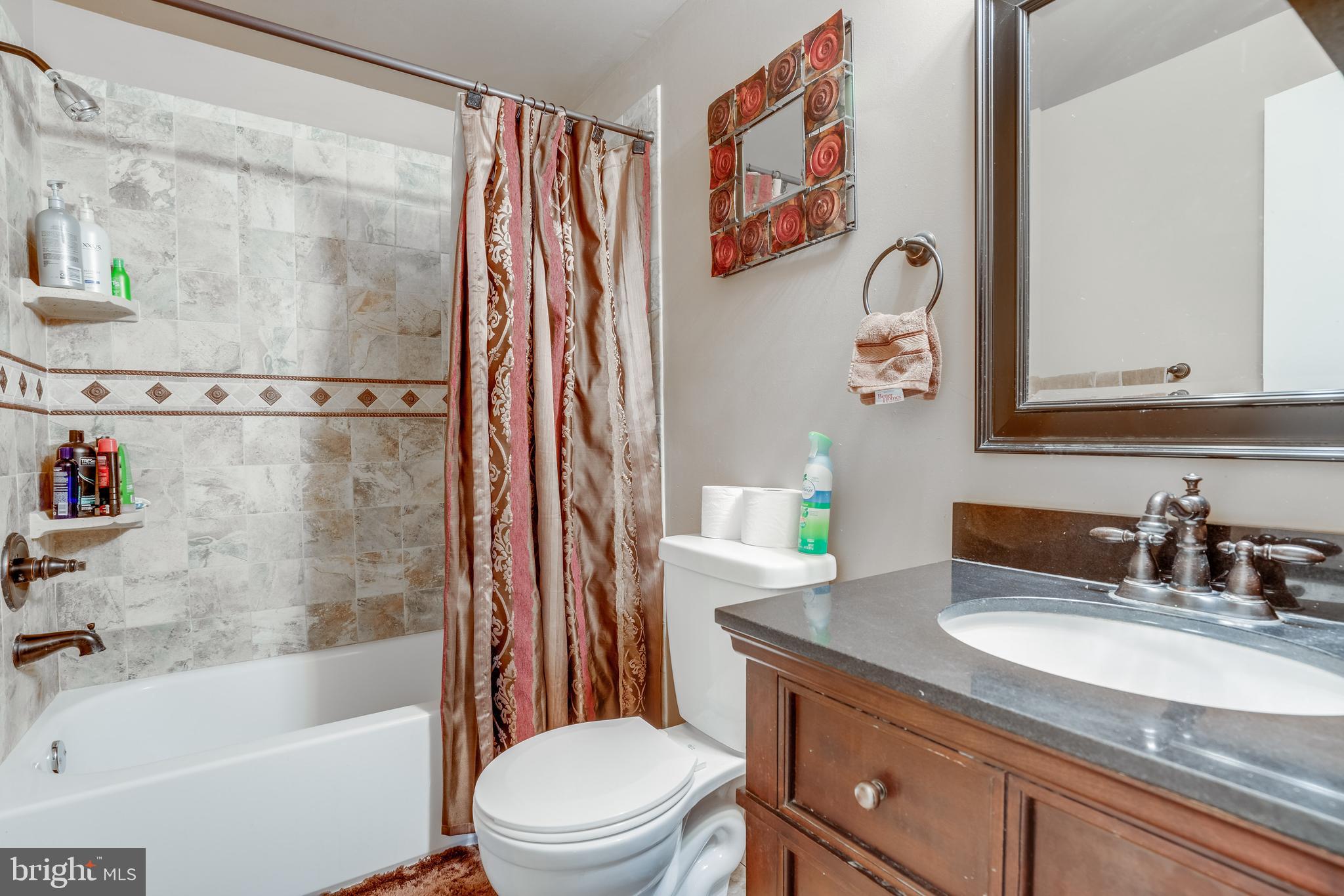 KINGSTON CHASE - Residential