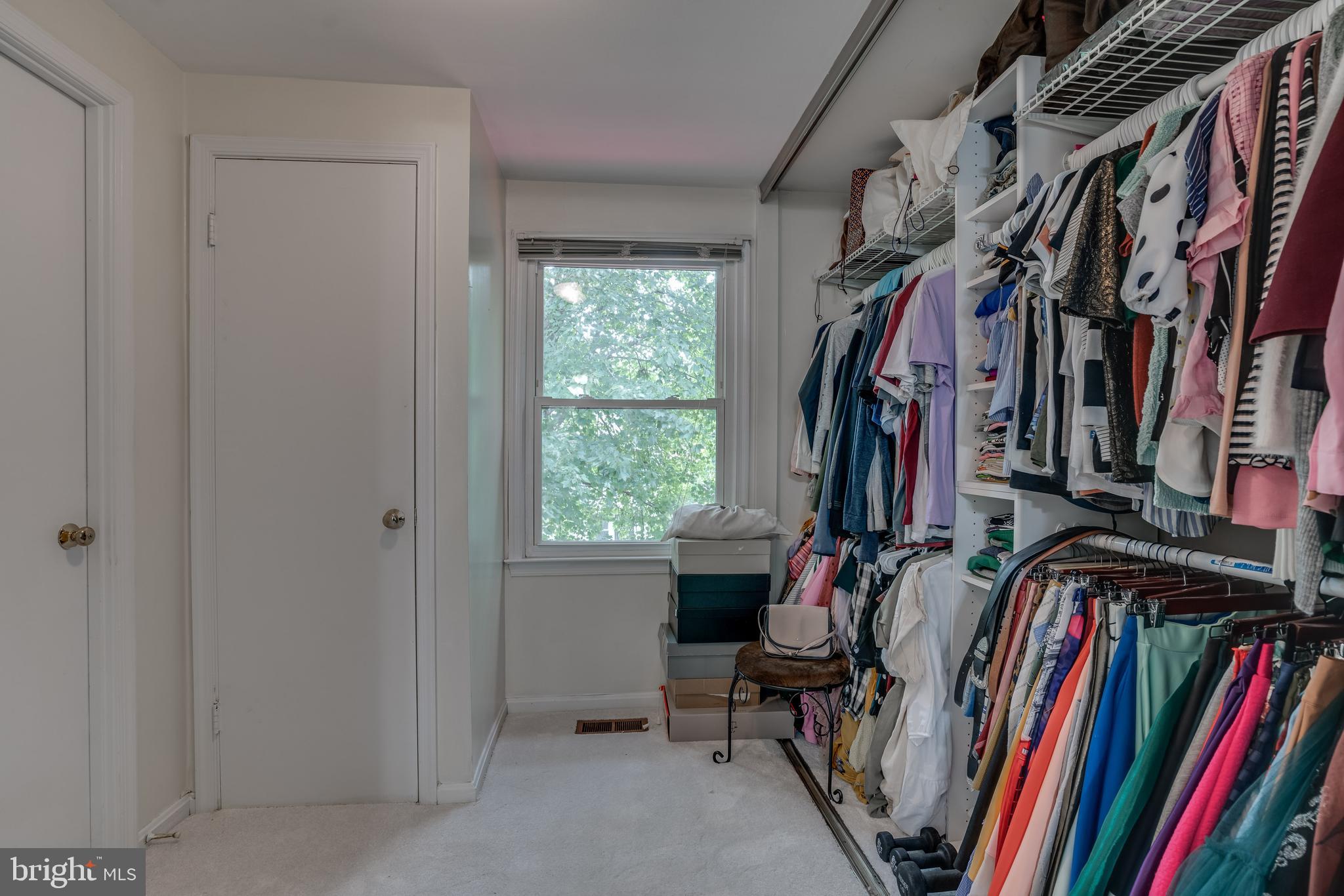 KINGSTON CHASE - Residential