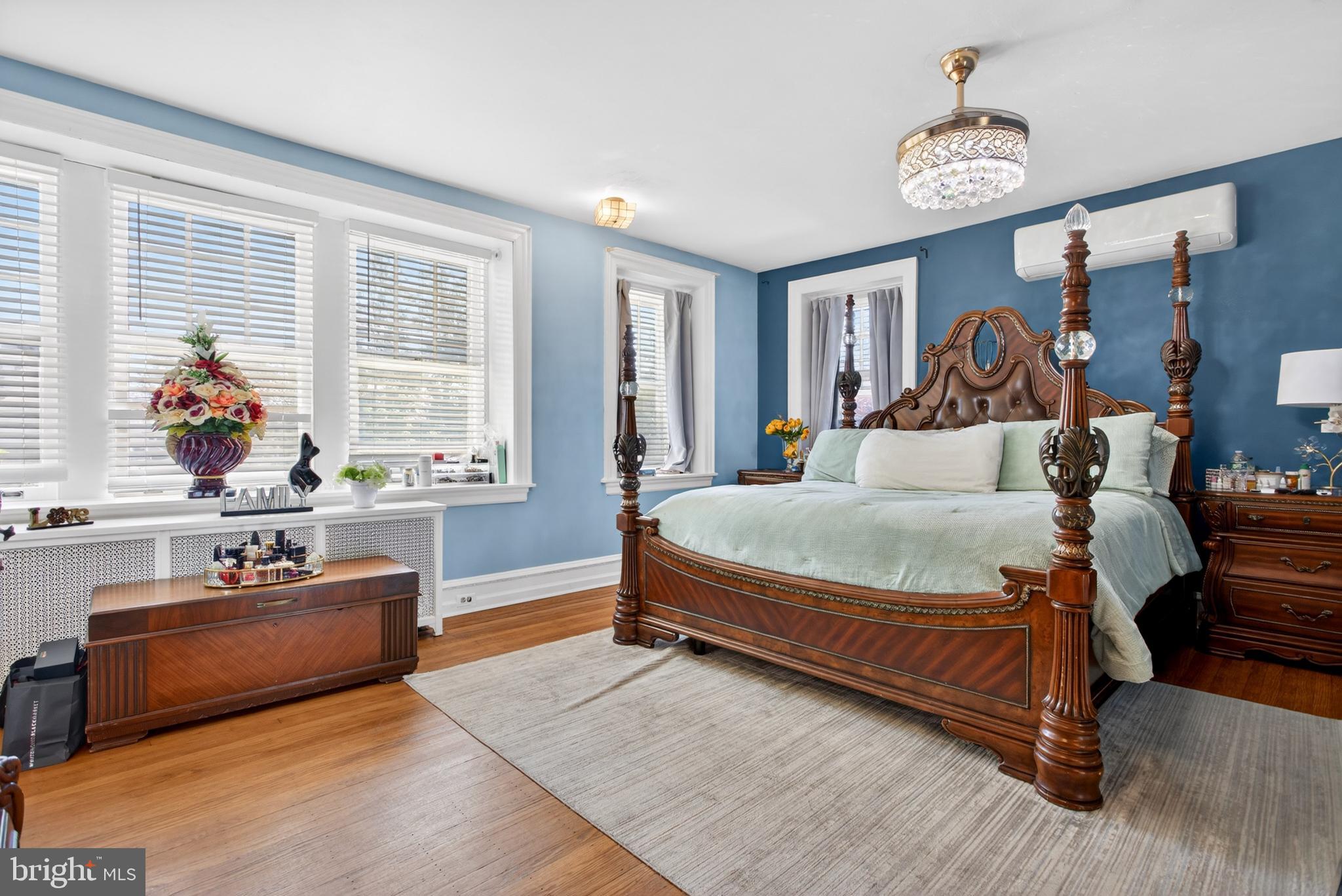 EAST OAK LANE - Residential