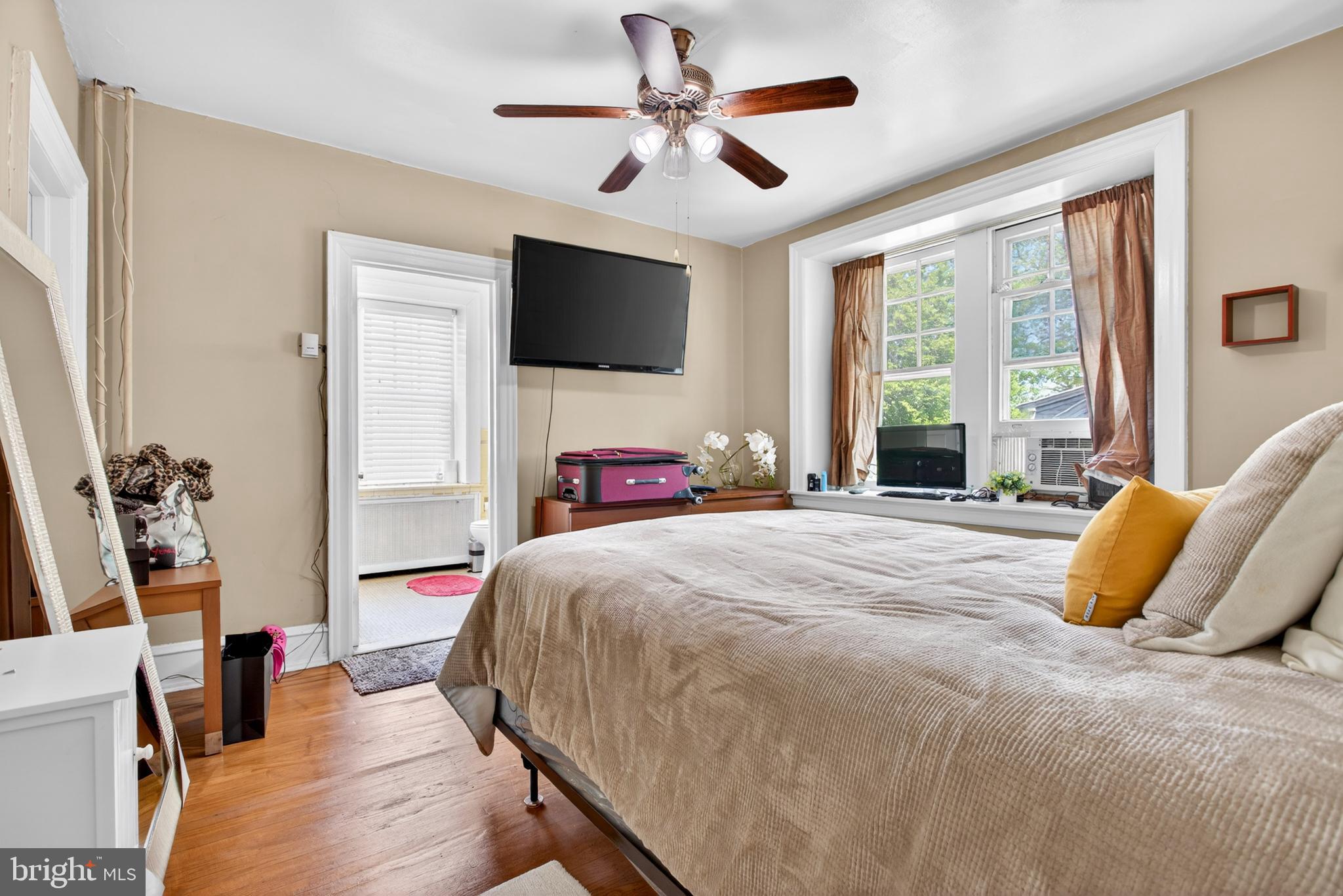 EAST OAK LANE - Residential