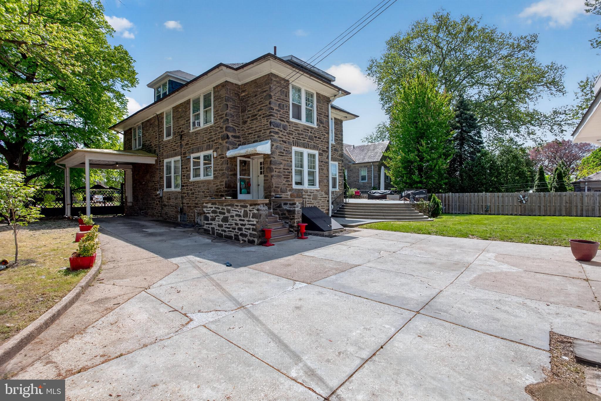 EAST OAK LANE - Residential