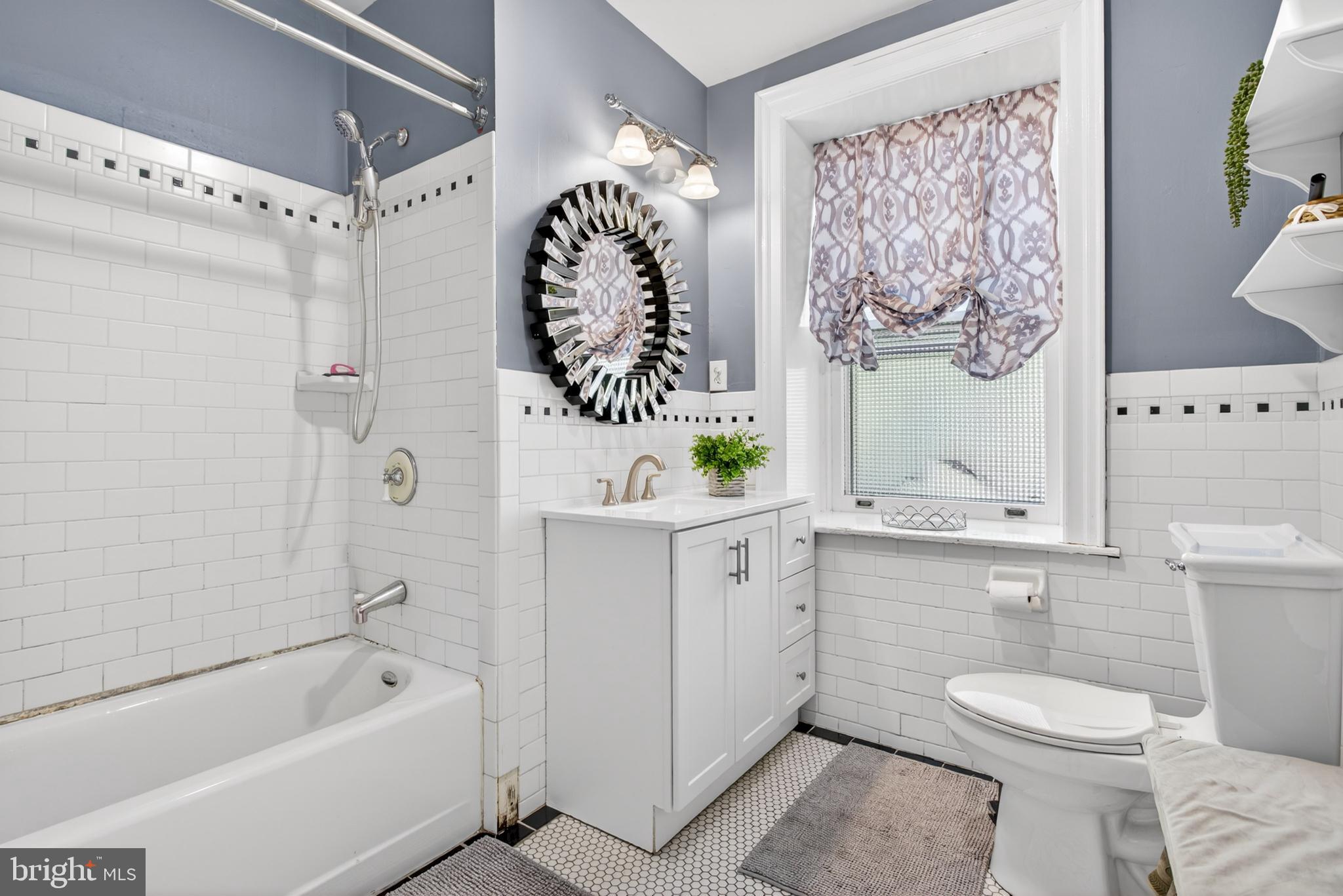 EAST OAK LANE - Residential