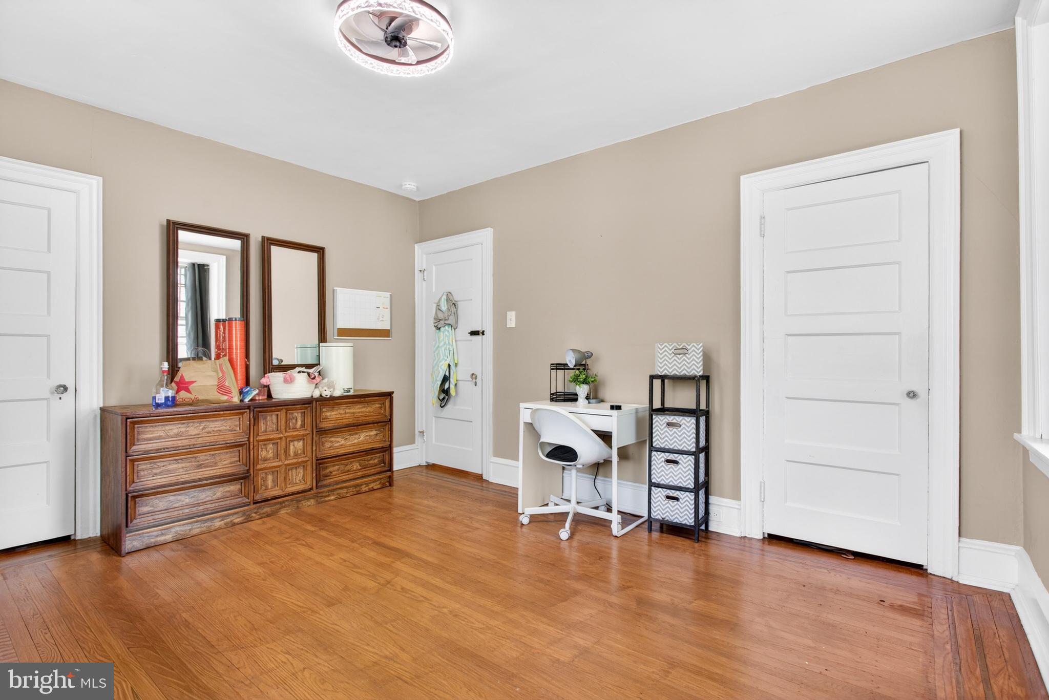 EAST OAK LANE - Residential