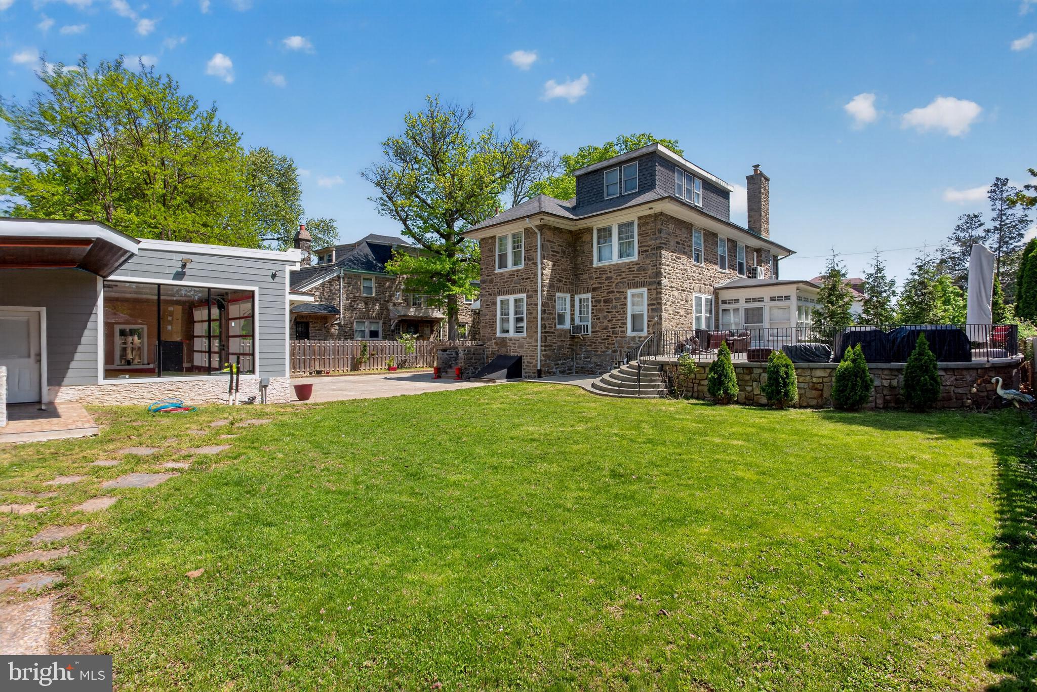 EAST OAK LANE - Residential