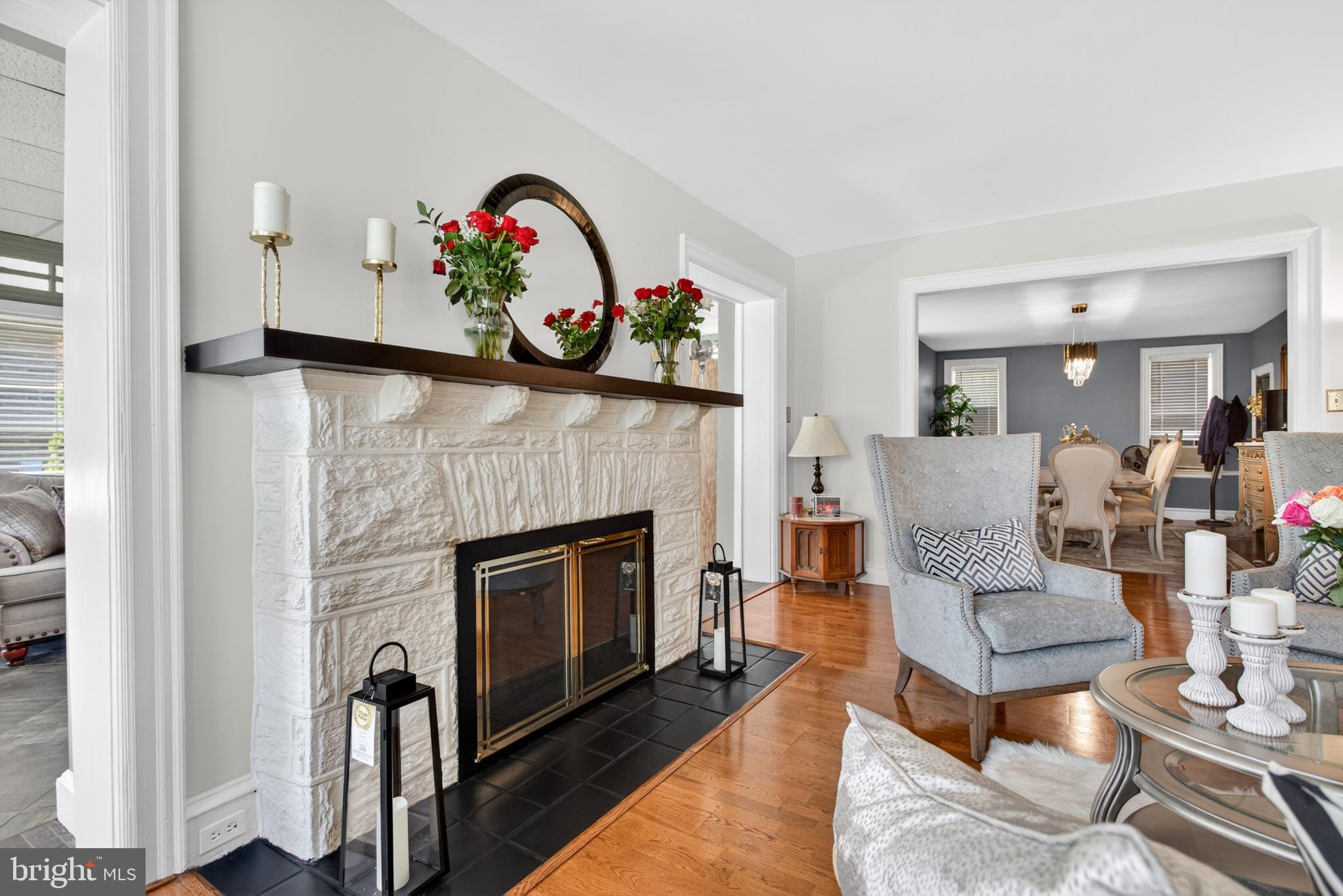 EAST OAK LANE - Residential